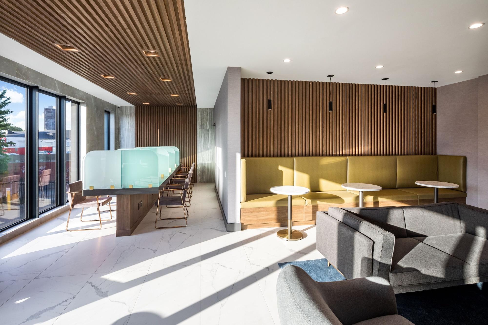 Centro de Negocios Global Luxury Suites at The Arches