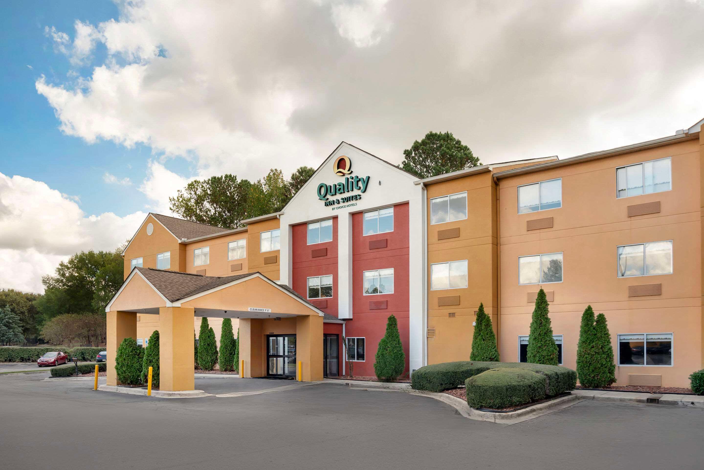 Vista Exterior Quality Inn & Suites Birmingham - Highway 280