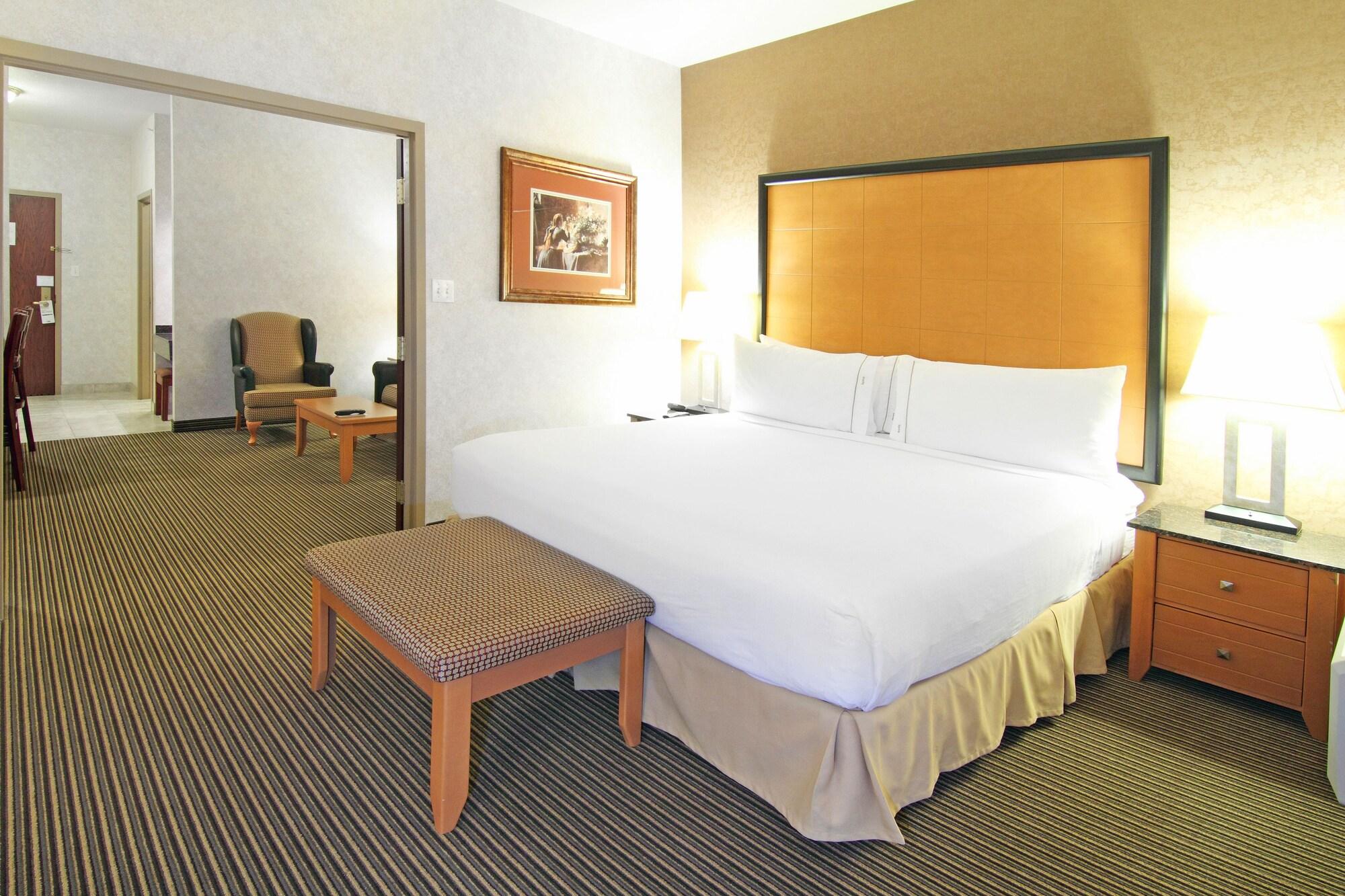Habitación Holiday Inn Express Hotel & Suites Calgary S-Macleod Trail S by IHG