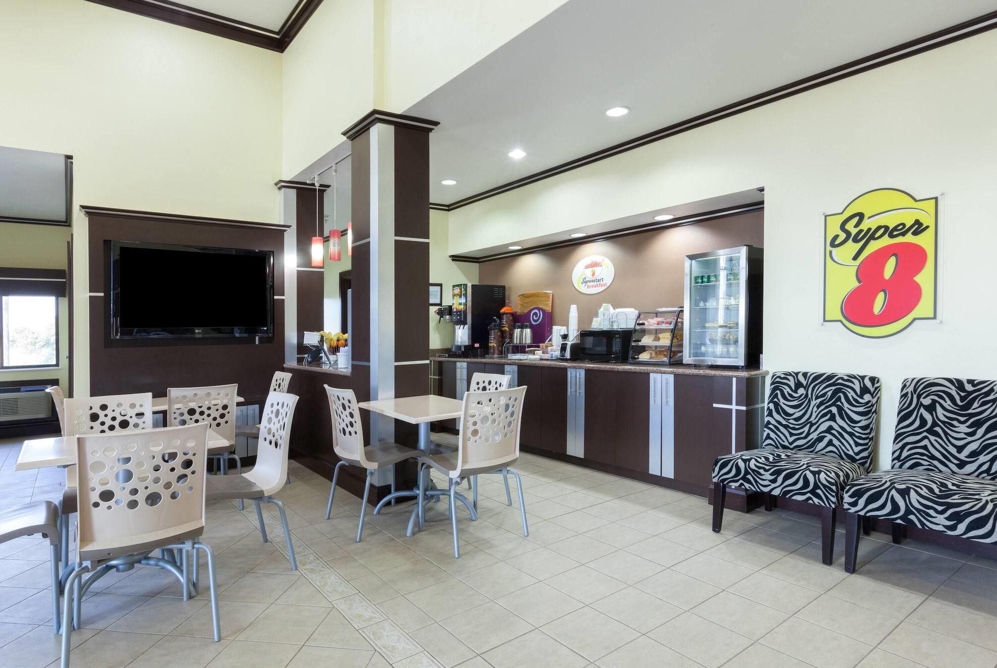 Restaurant Super 8 by Wyndham Fairfield Tx