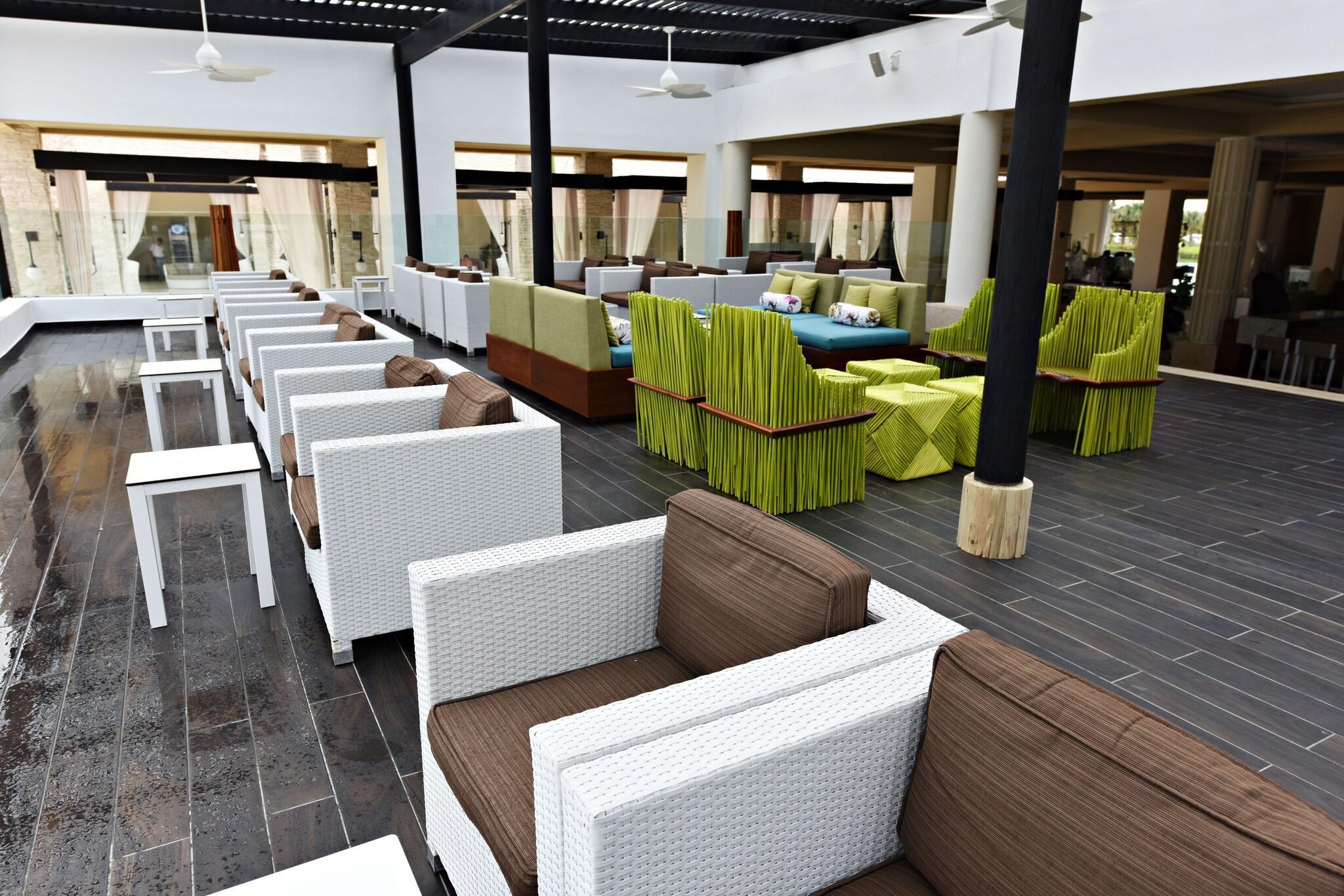 Vista Lobby Royalton CHIC Punta Cana, An Autograph Collection All-Inclusive Resort & Casino – Adults Only