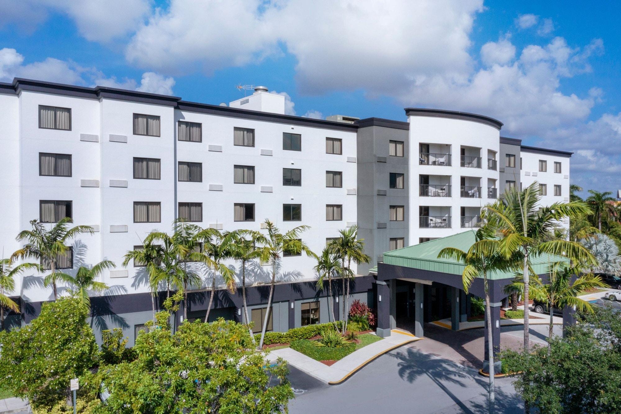 Vista Exterior Courtyard by Marriott Miami at Dolphin Mall