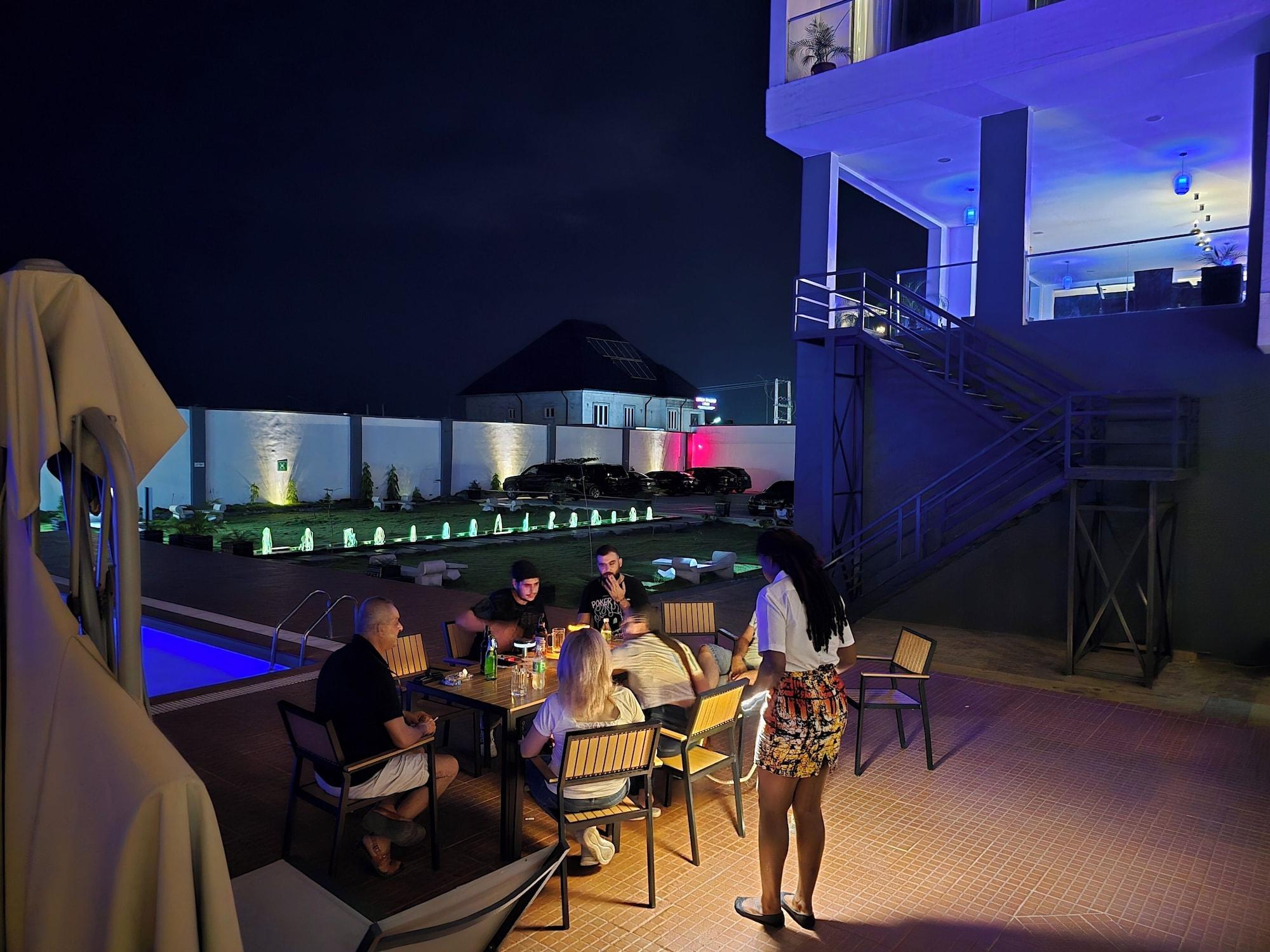 Restaurant AIKU LUXURY HOTEL & RESORTS