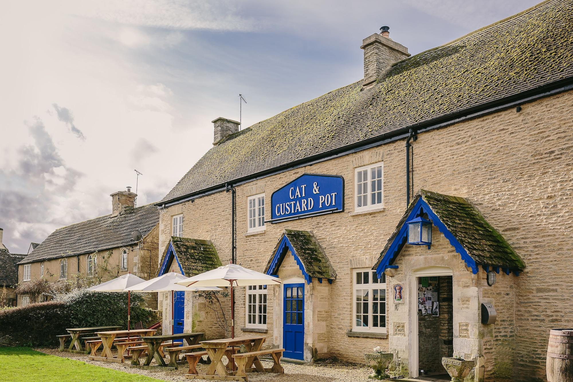 Varios Cat and Custard Pot Inn