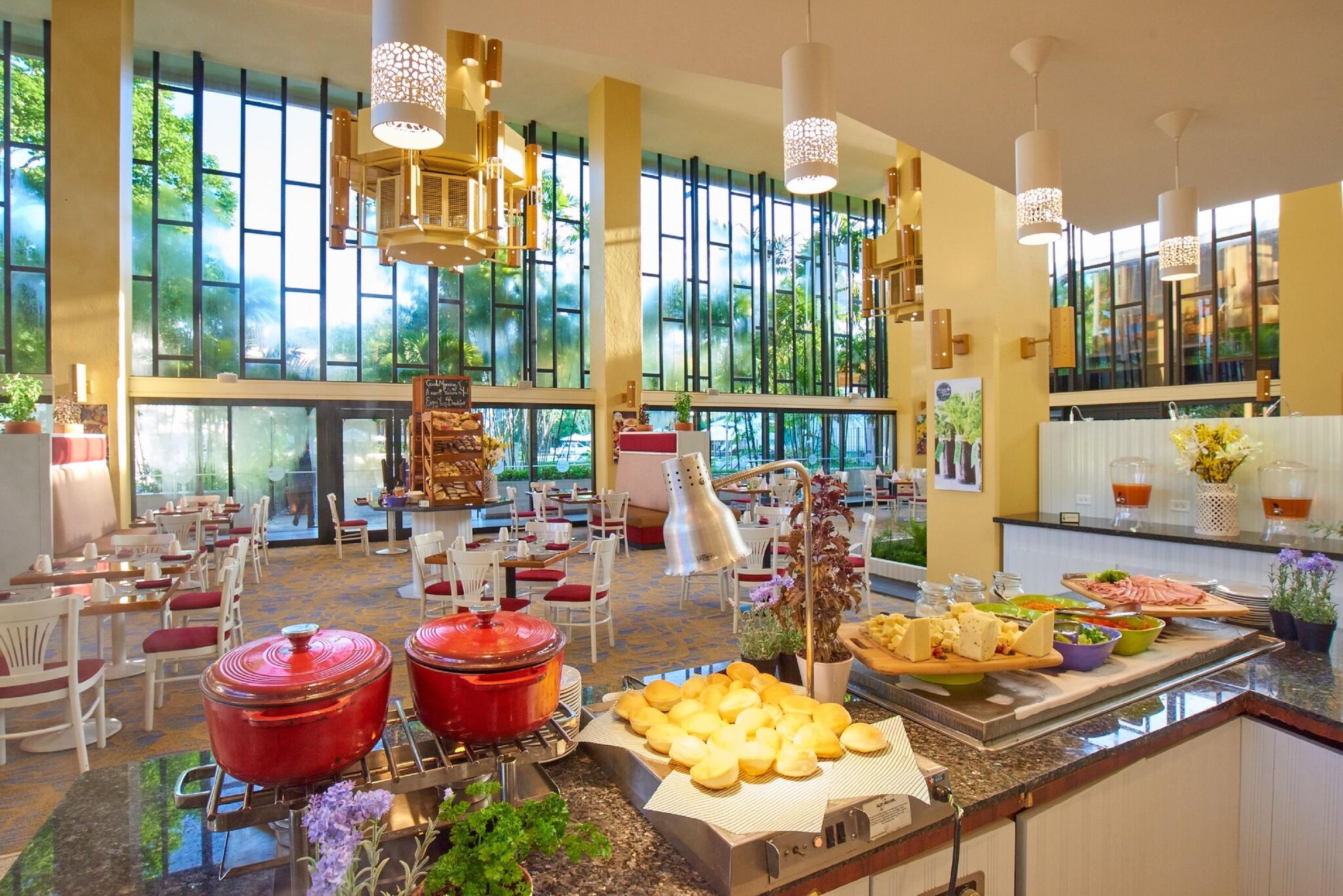 Restaurant Hilton Trinidad & Conference Centre