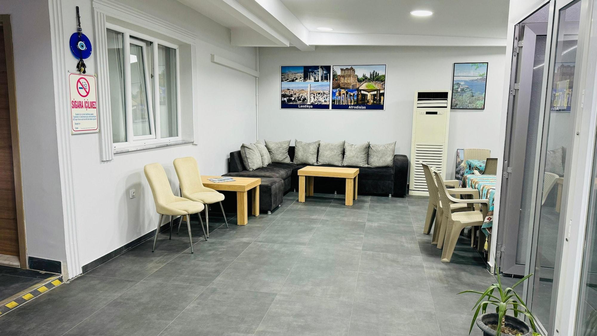 Vista Lobby Akapella