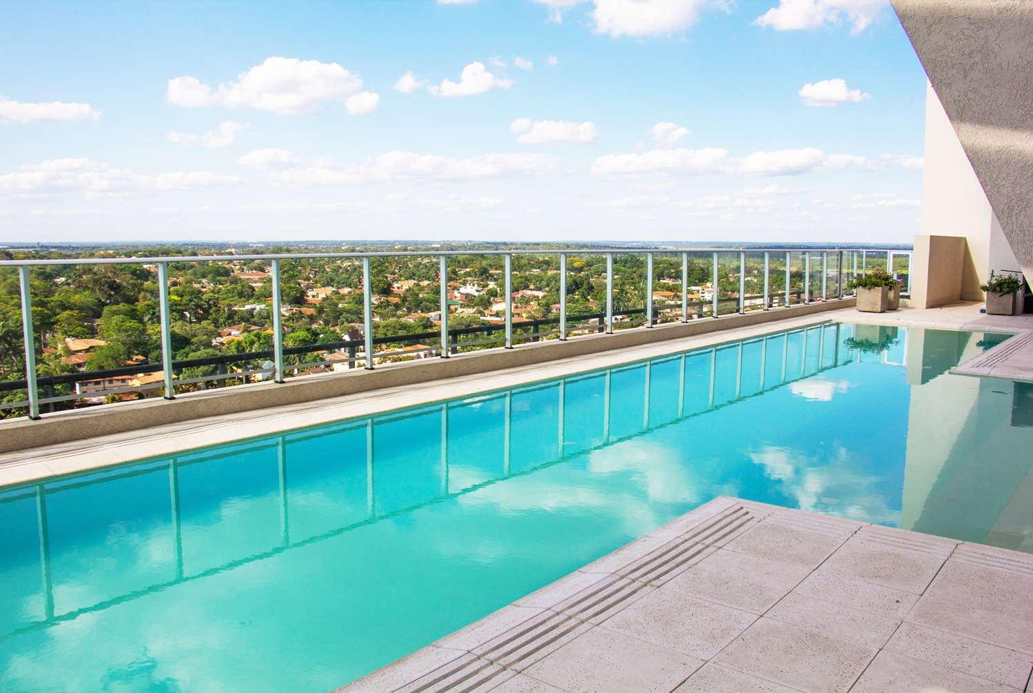 Vista Piscina Esplendor by Wyndham Asunción