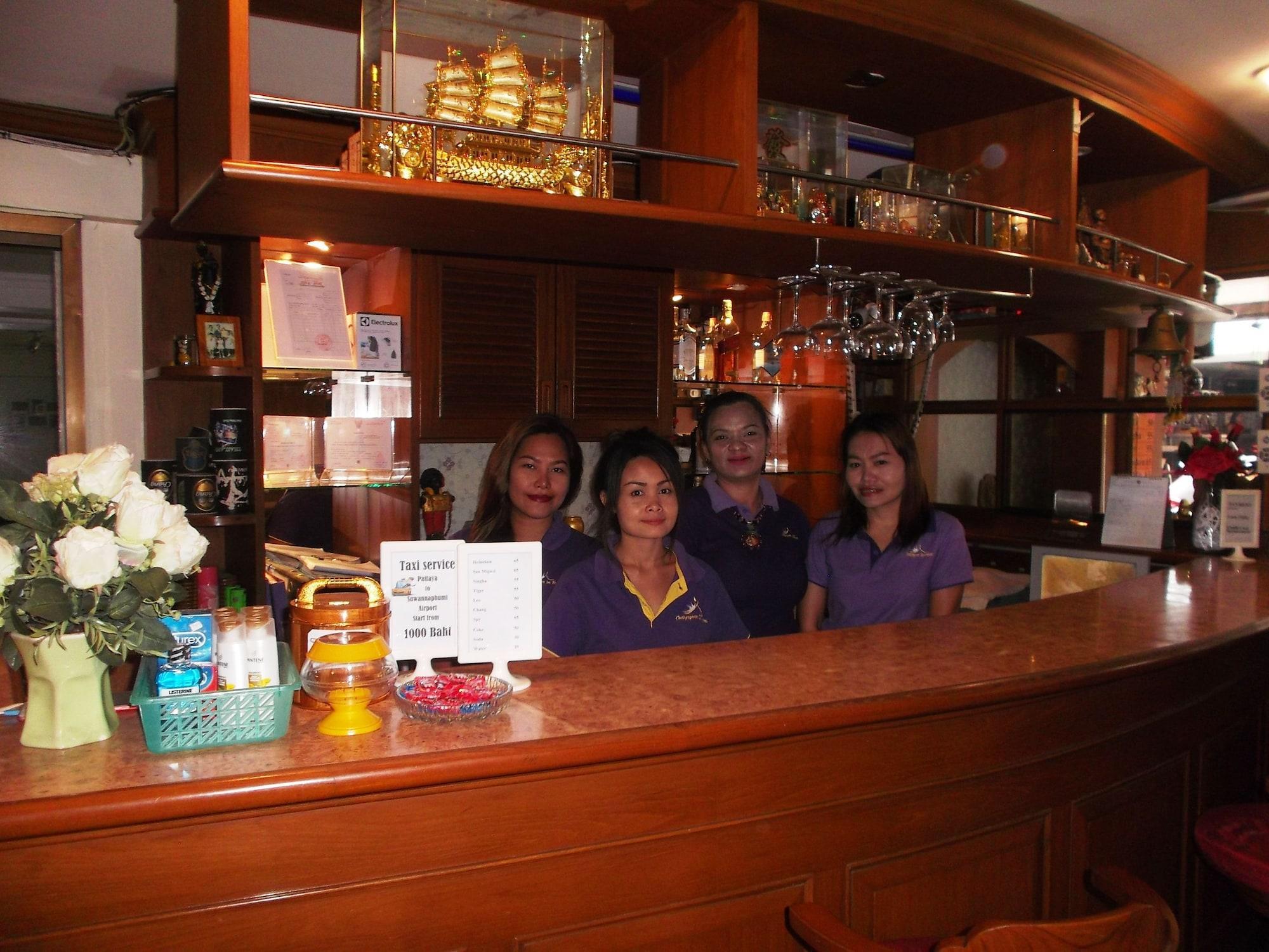 Bar/Salón Chaiyapoon Inn