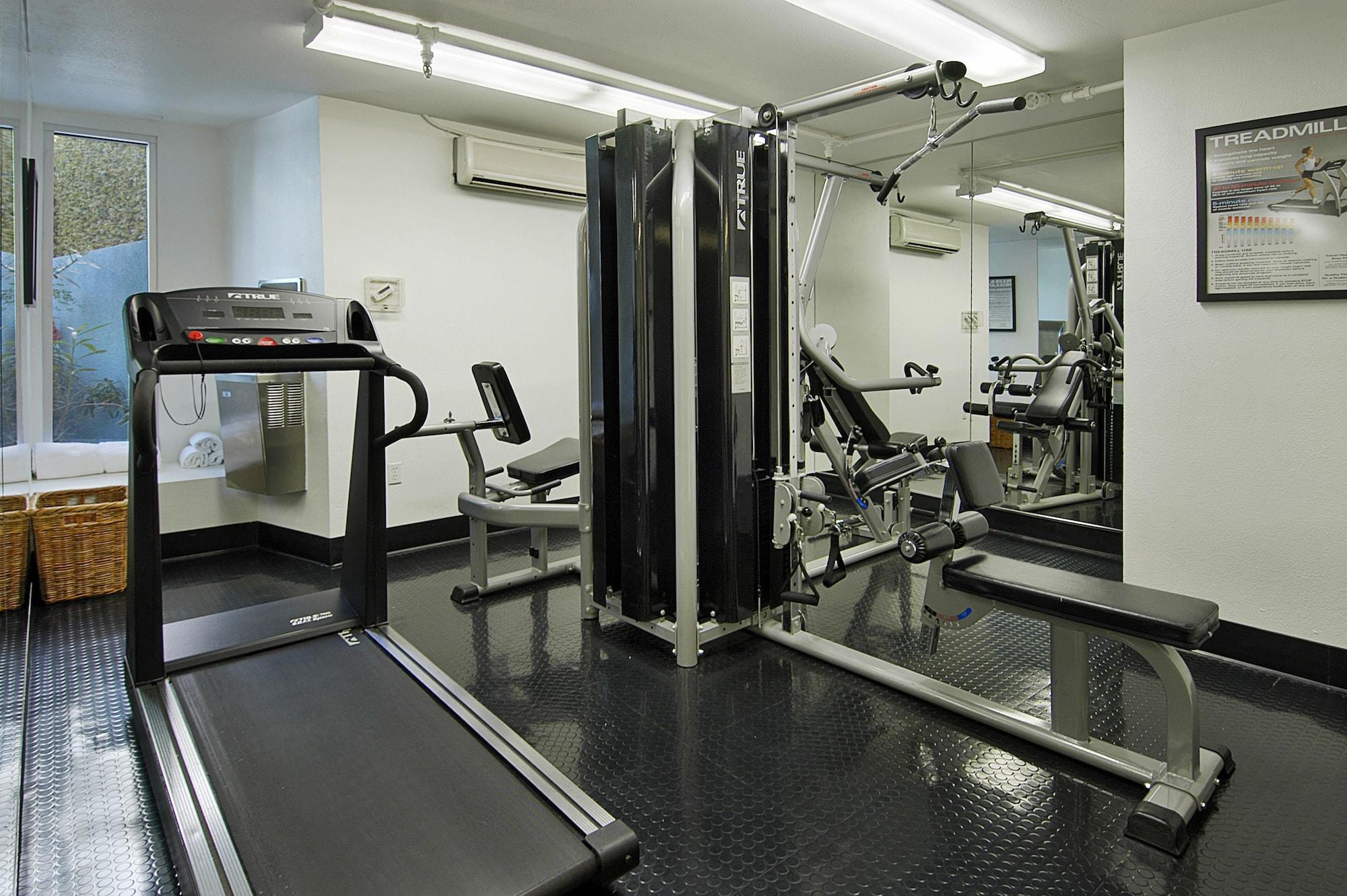 Gimnasio Ramada Plaza by Wyndham West Hollywood Hotel & Suites