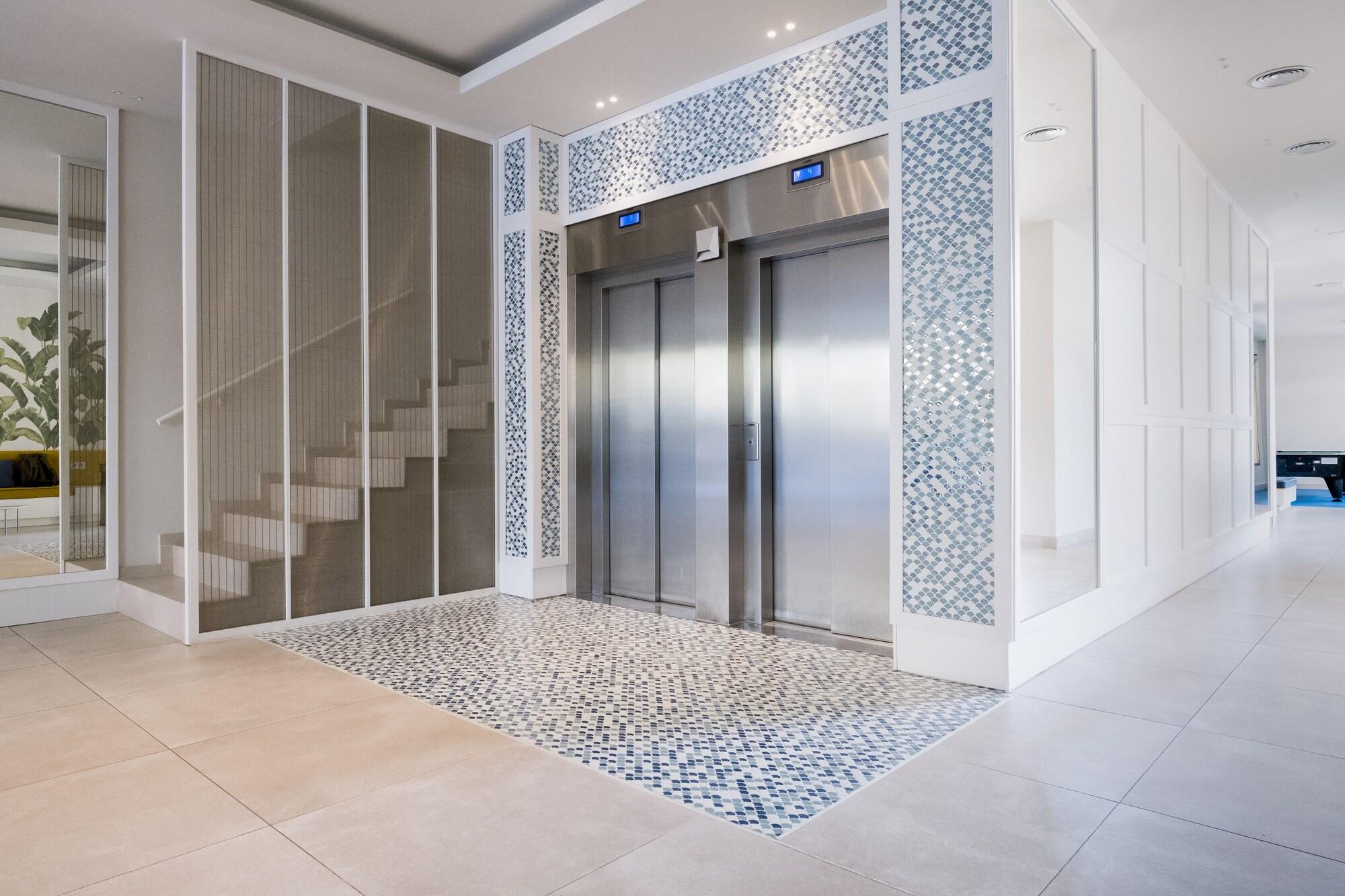 Vista Lobby Apartaments CYE SALOU