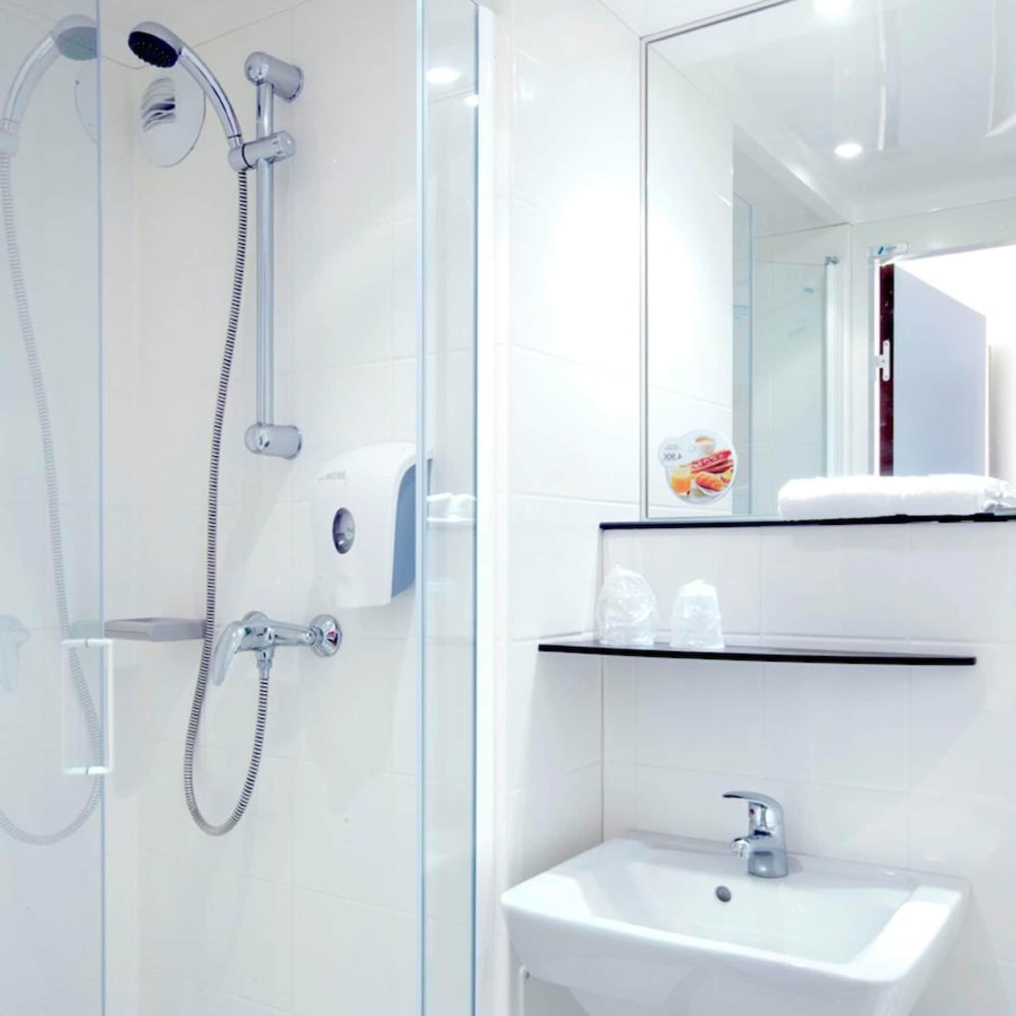 Equipamiento de Habitación Kyriad Direct Mont De Marsan - St Avit