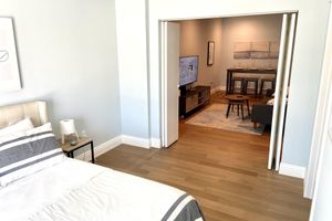 Alquiler Vacacional - Large Loft Style 1 Bedroom Luxury Apartment w/ Skyscraper View!