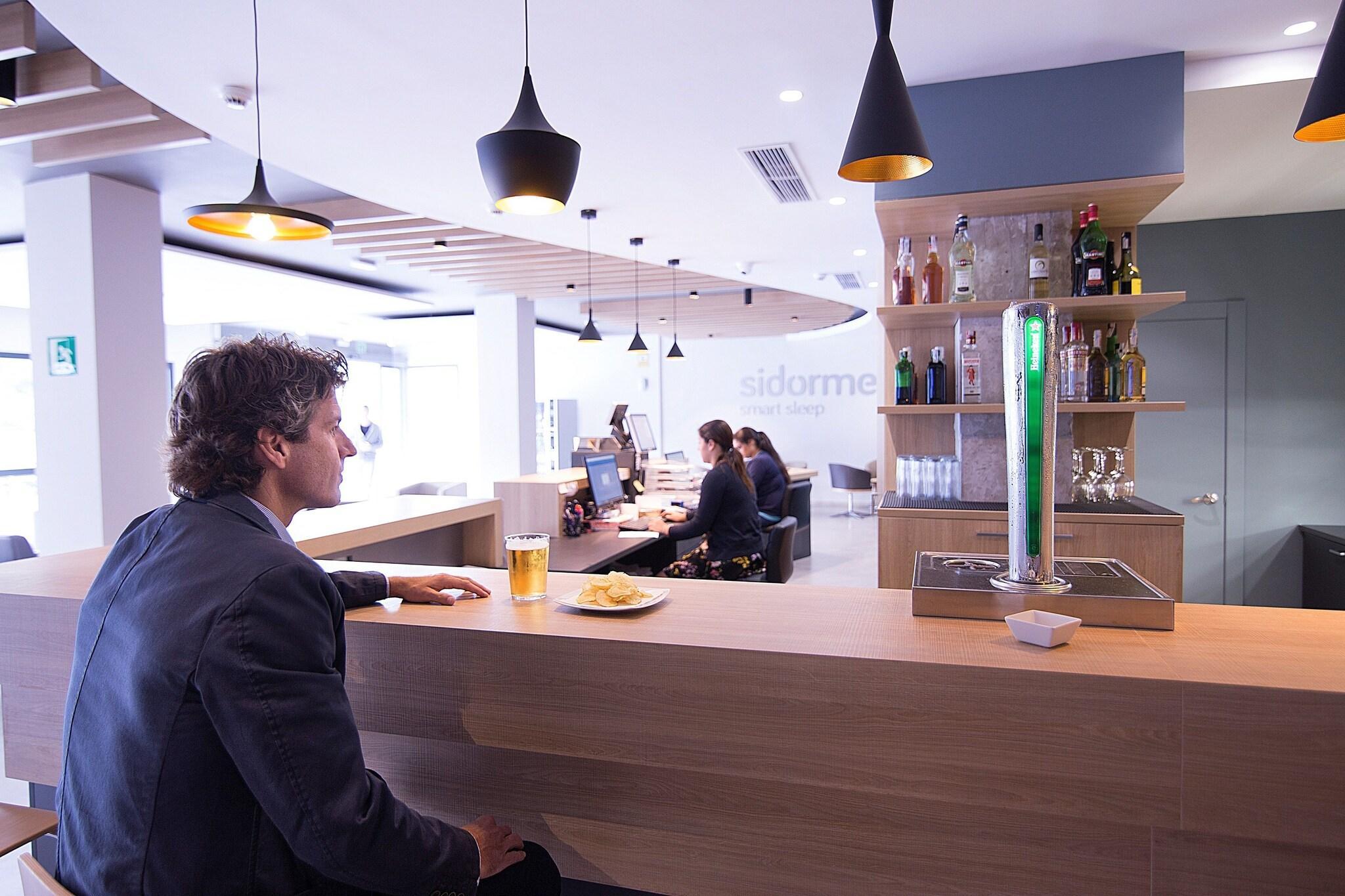 Bar/Salón B&B Hotel Donostia San Sebastian Aeropuerto