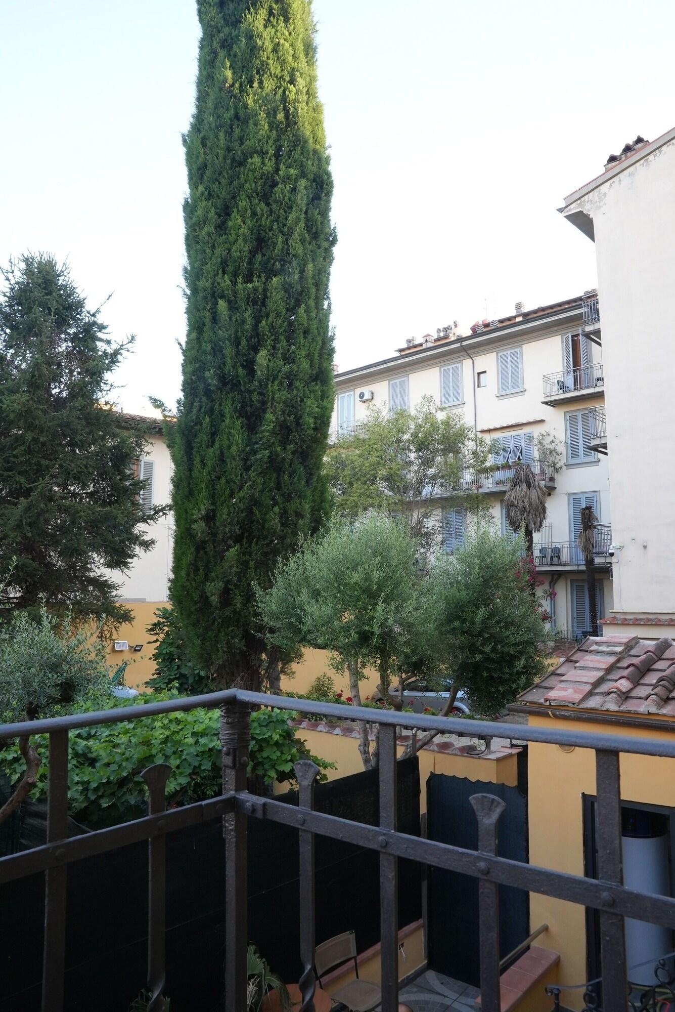 Vista Exterior Annetta's House