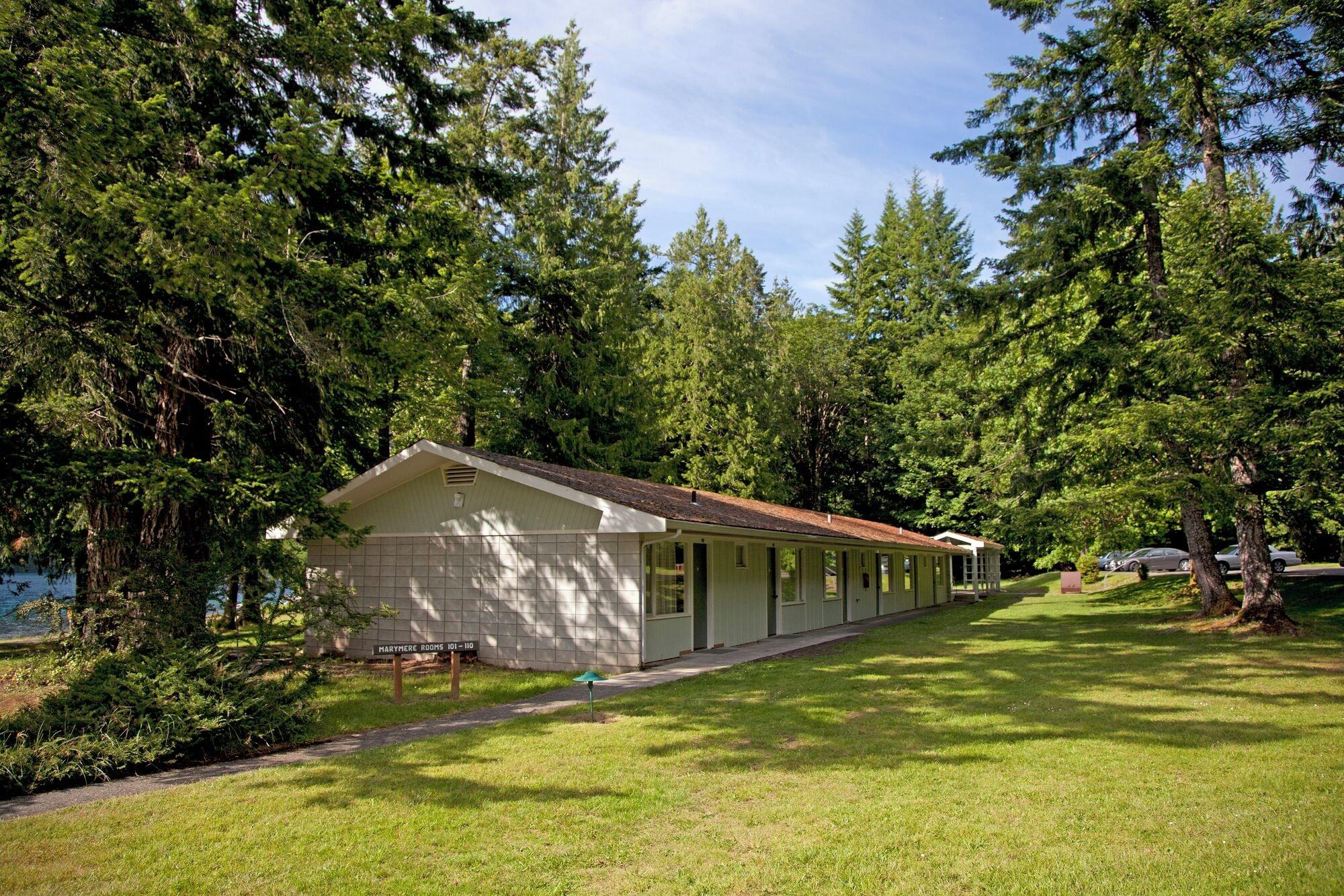 Vista Exterior Lake Crescent Lodge