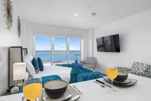 Renta temporal - Harbour House Waterfront: Rooftop Pool, Ocean Views, Marina Walk