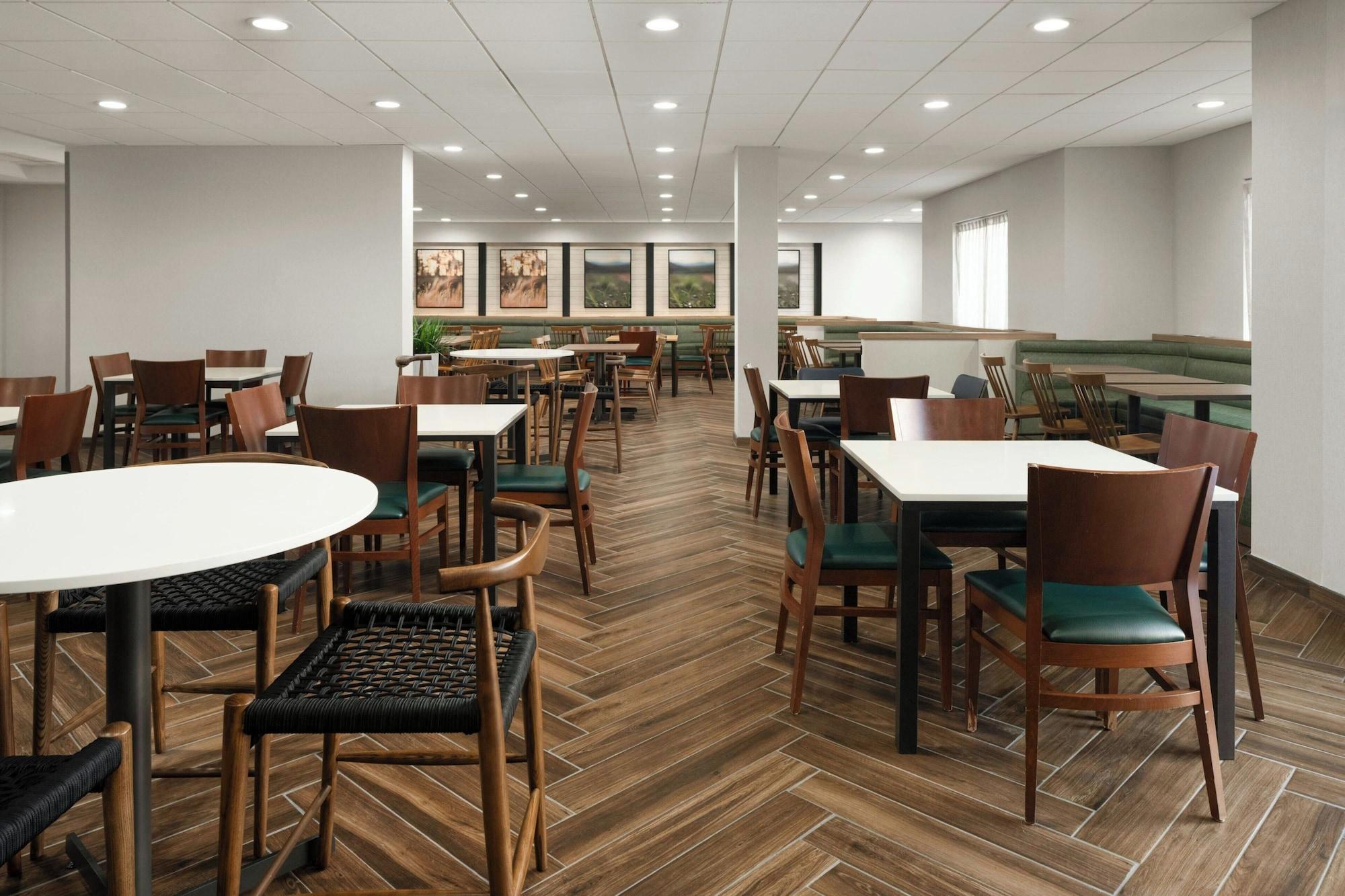 Restaurant Fairfield Inn & Suites Newark Liberty International Airport