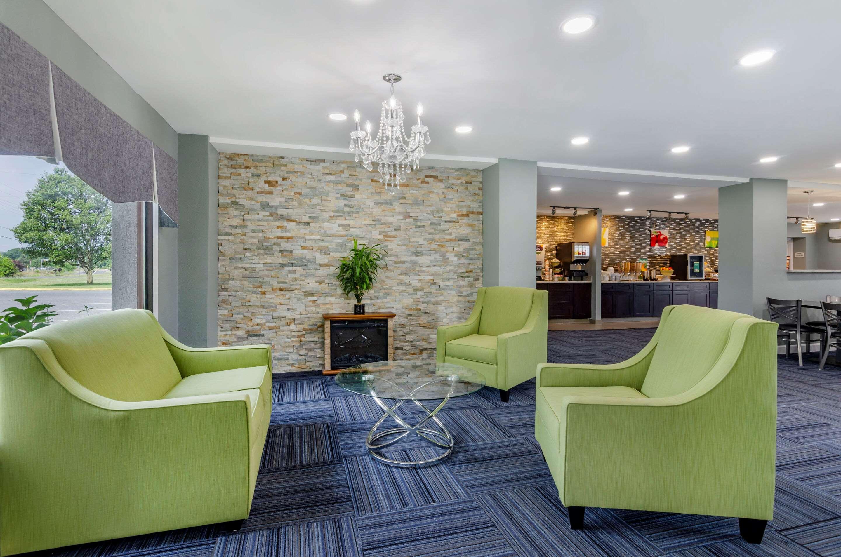 Vista Lobby Quality Inn Verona - Staunton North