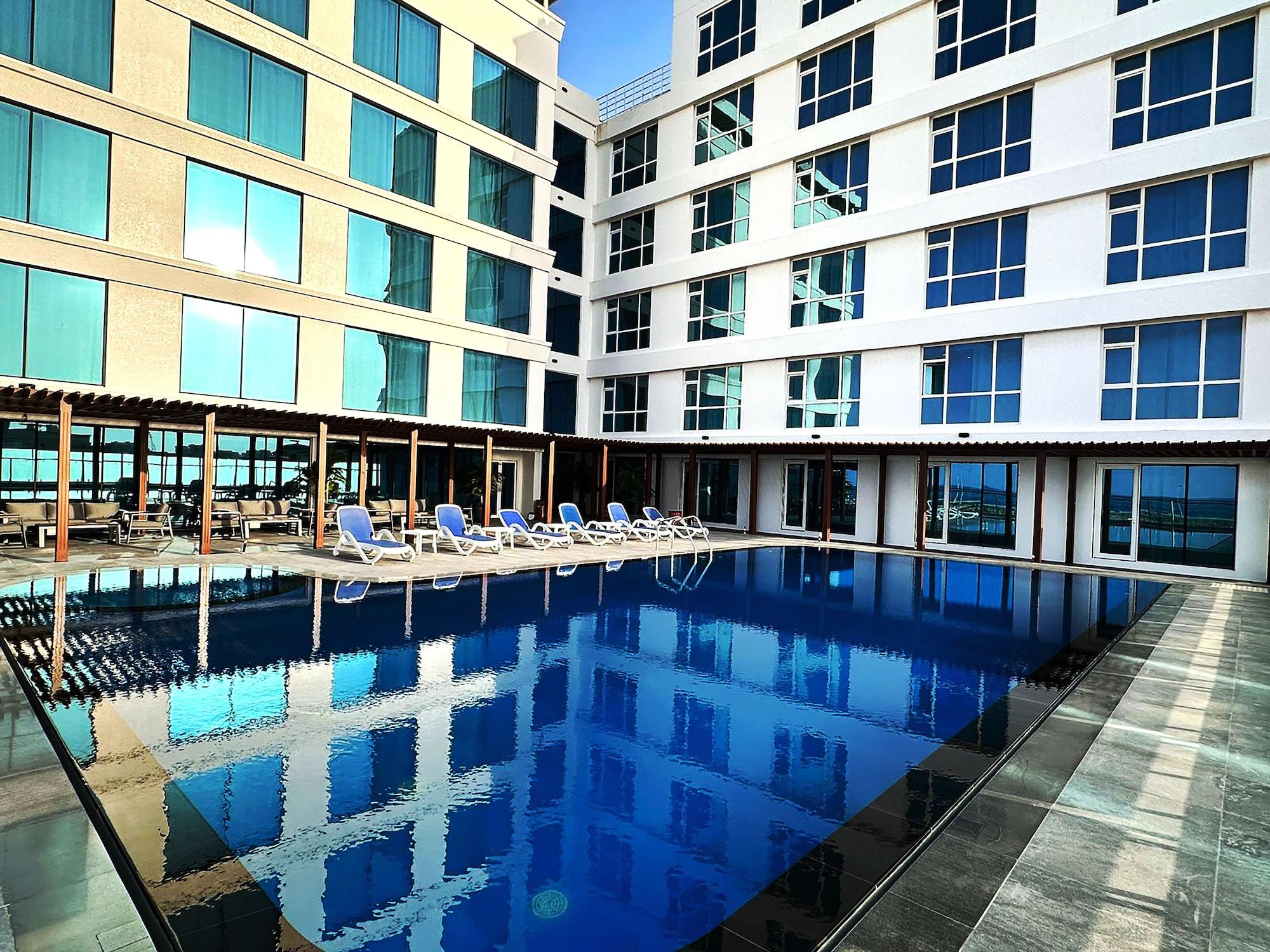 Varios Surgrand Hotel