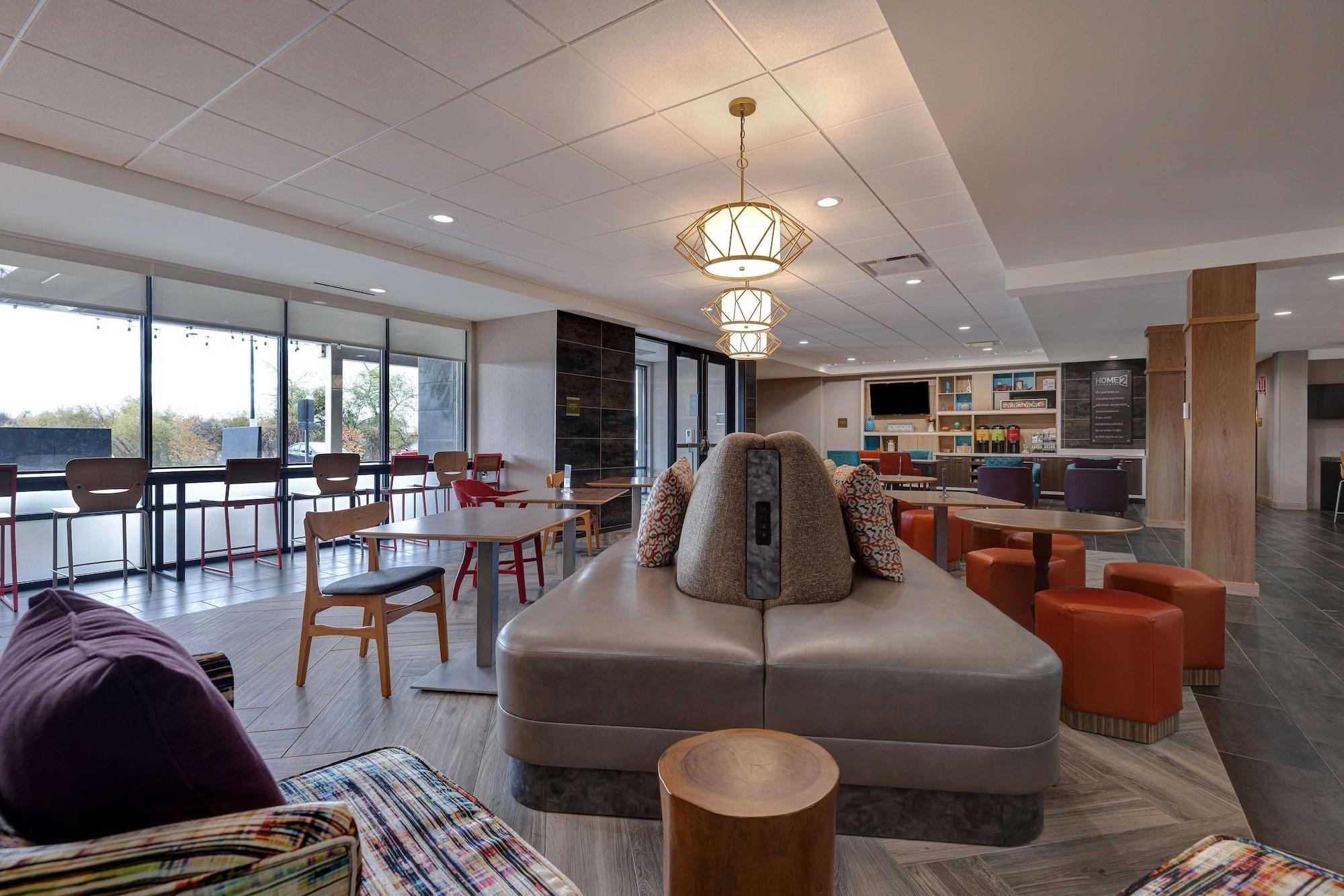 Vista Lobby Home2 Suites by Hilton Dekalb