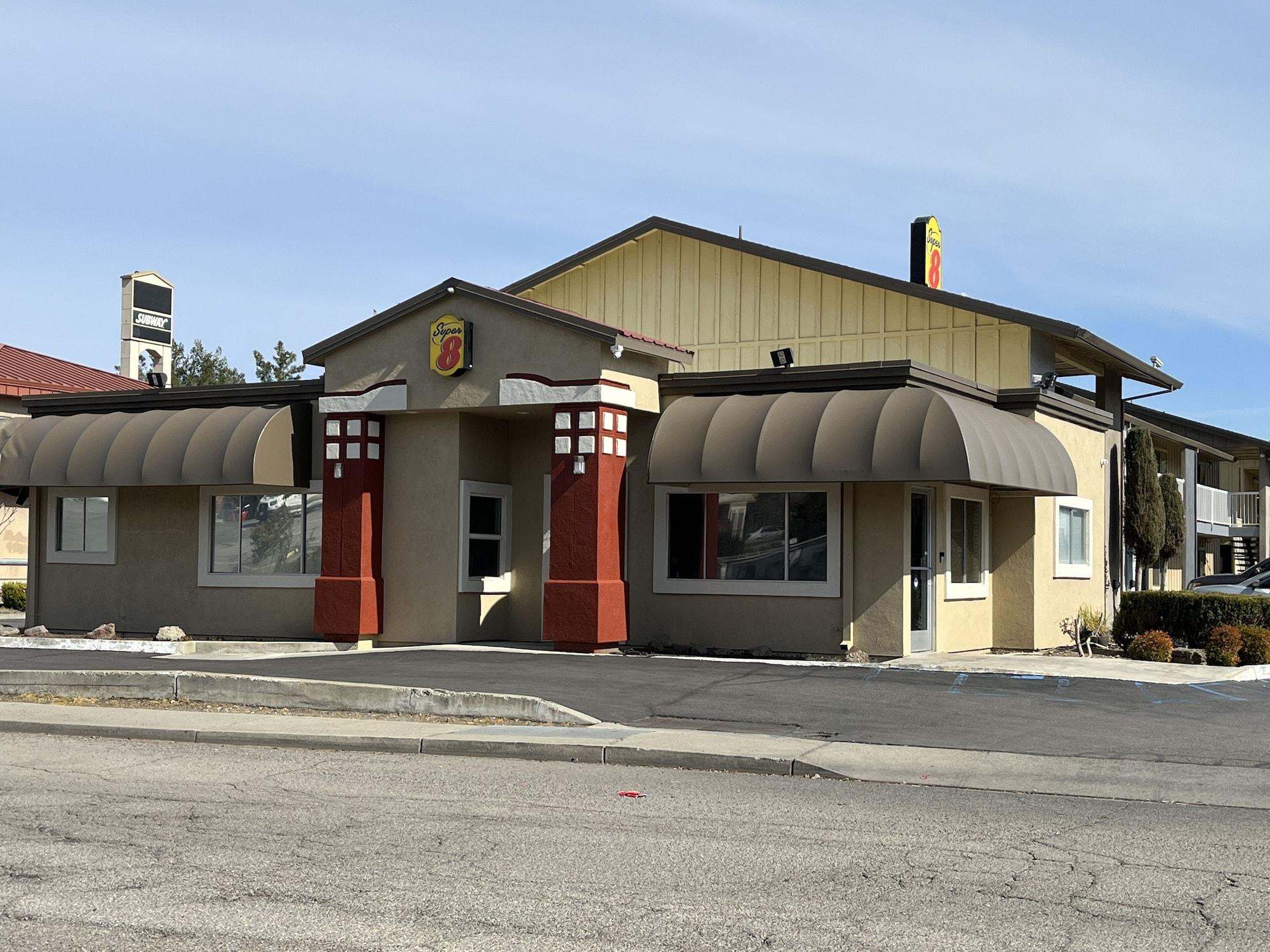 Varios Super 8 by Wyndham Red Bluff