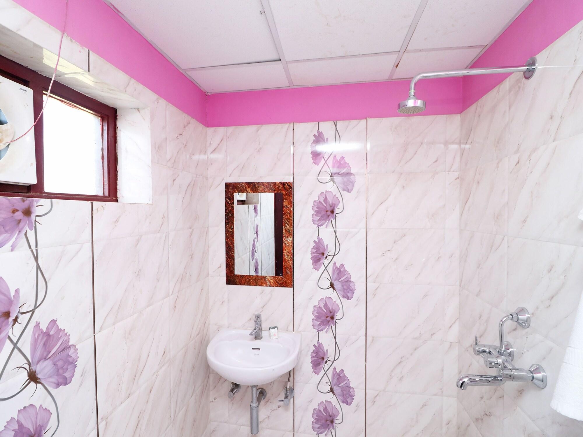 Equipamiento de Habitación OYO 26824 Shagun Palace