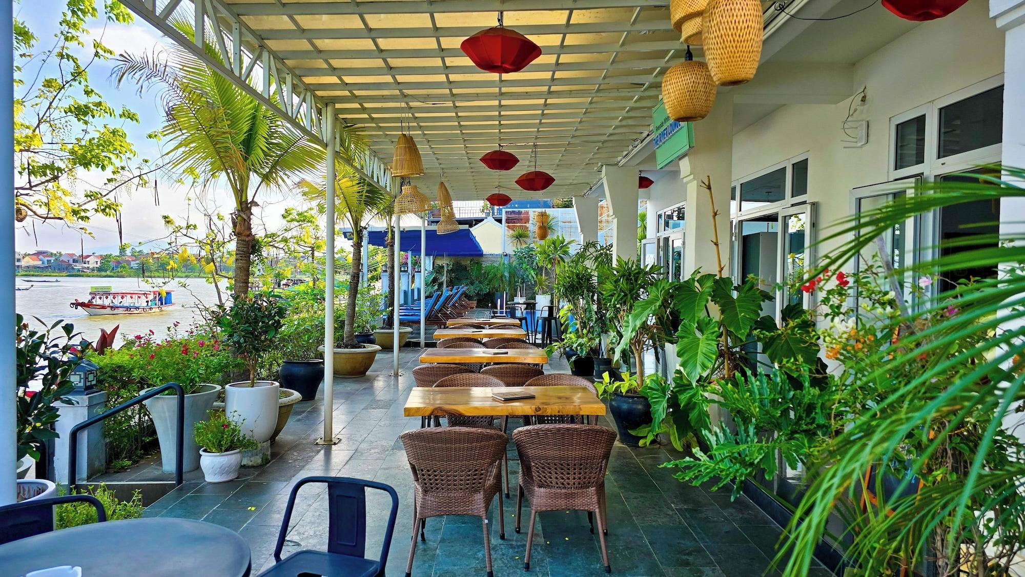 Restaurant Riverside White House Hotel