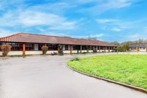 Alojamiento - OYO The Rivenhall Hotel in Witham, Chelmsford