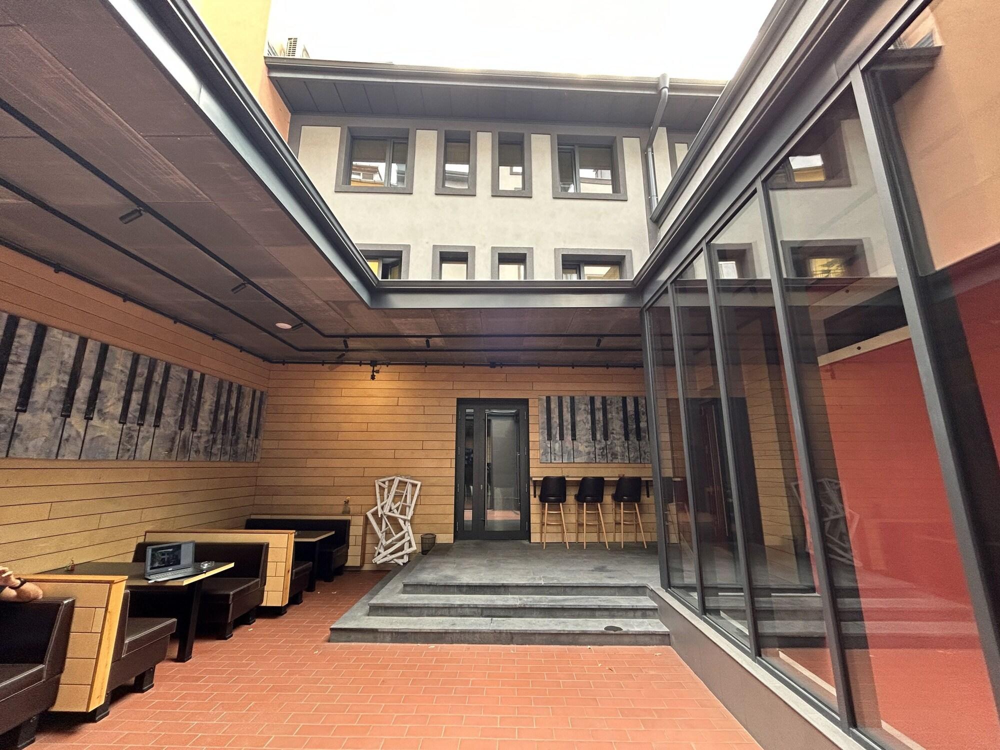 Vista Exterior ART HOTEL 158