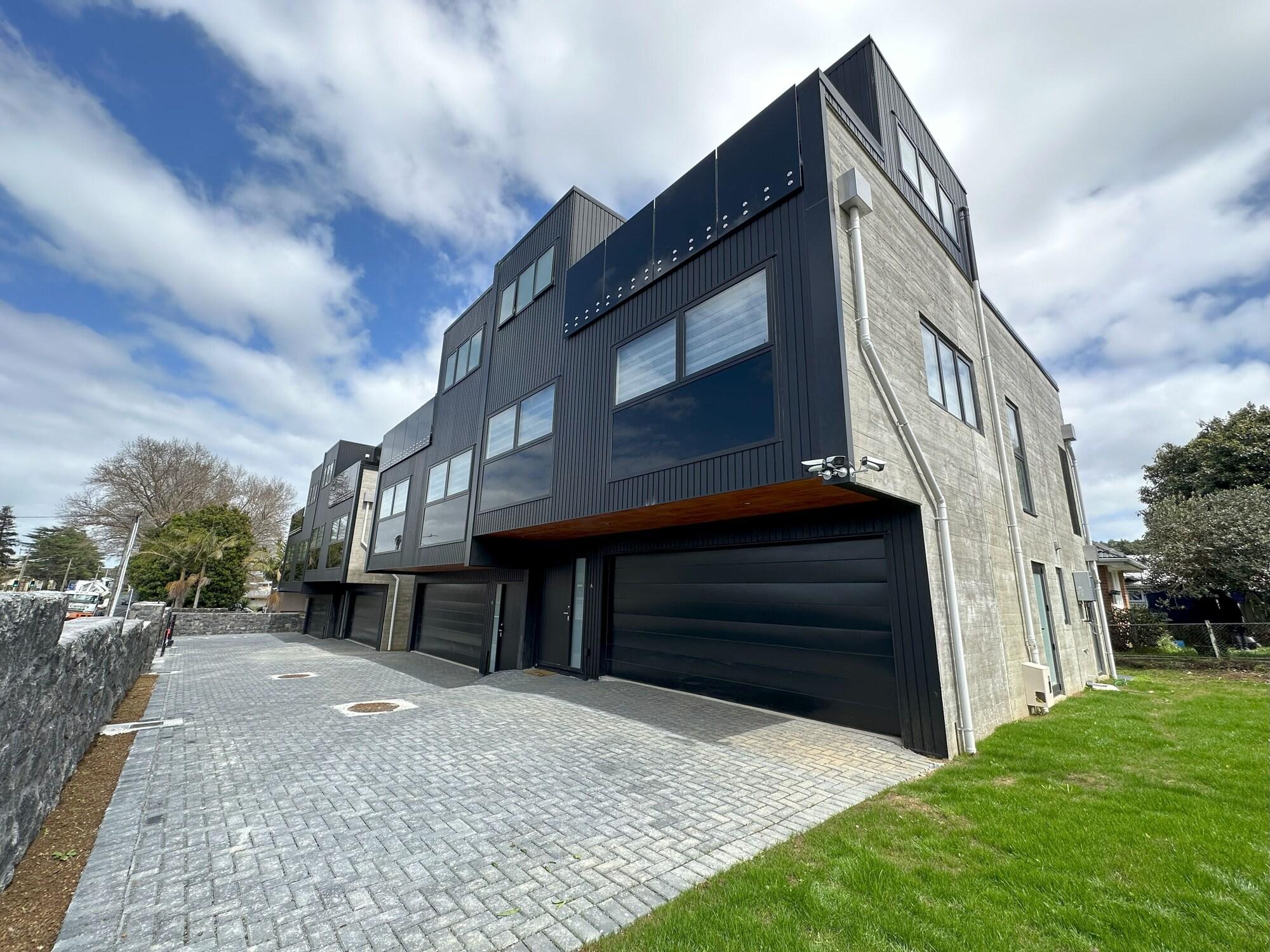 Varios Royal Residency
