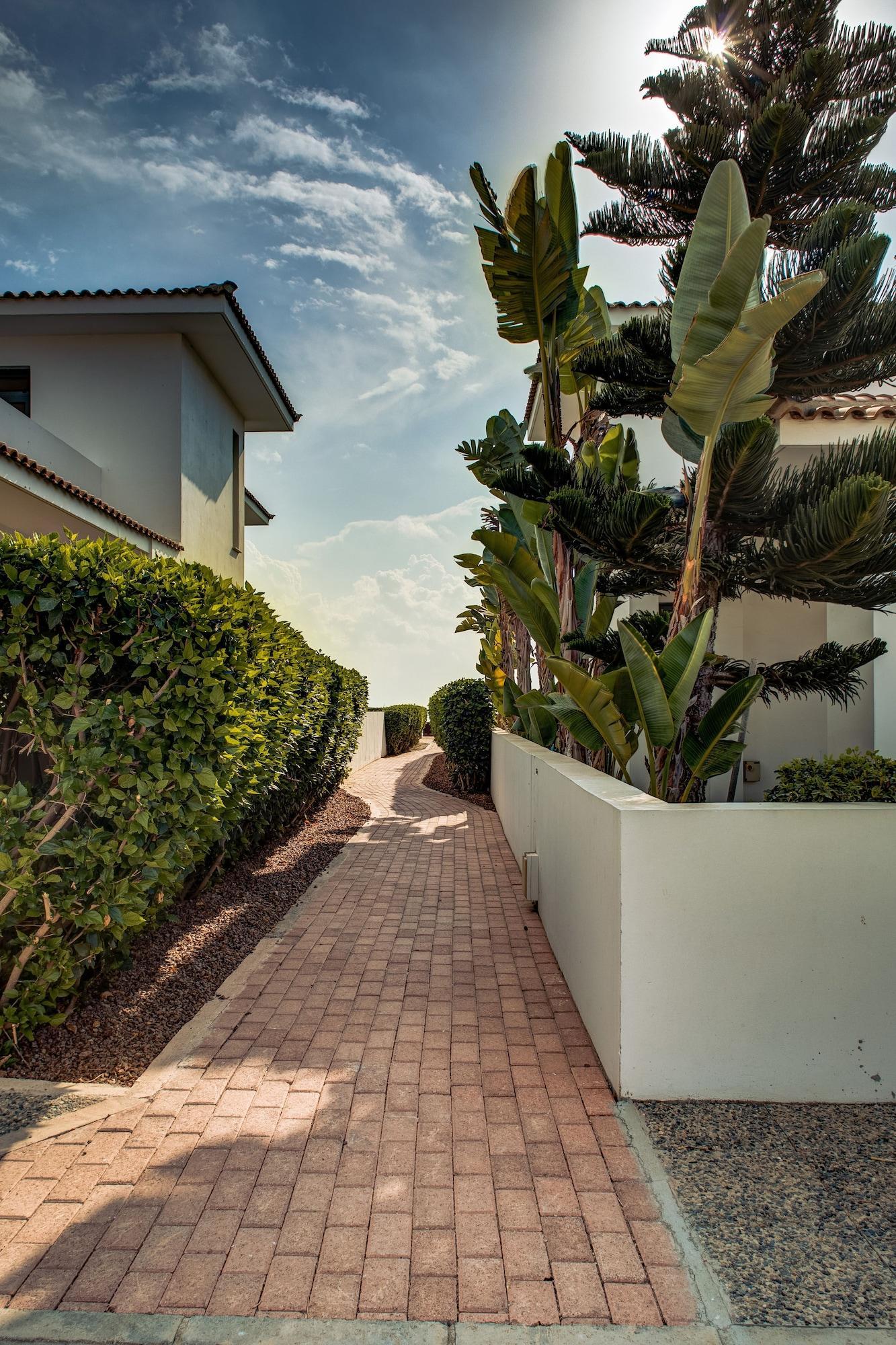 Vista Lobby Atlantis Gardens Apartments & Villas