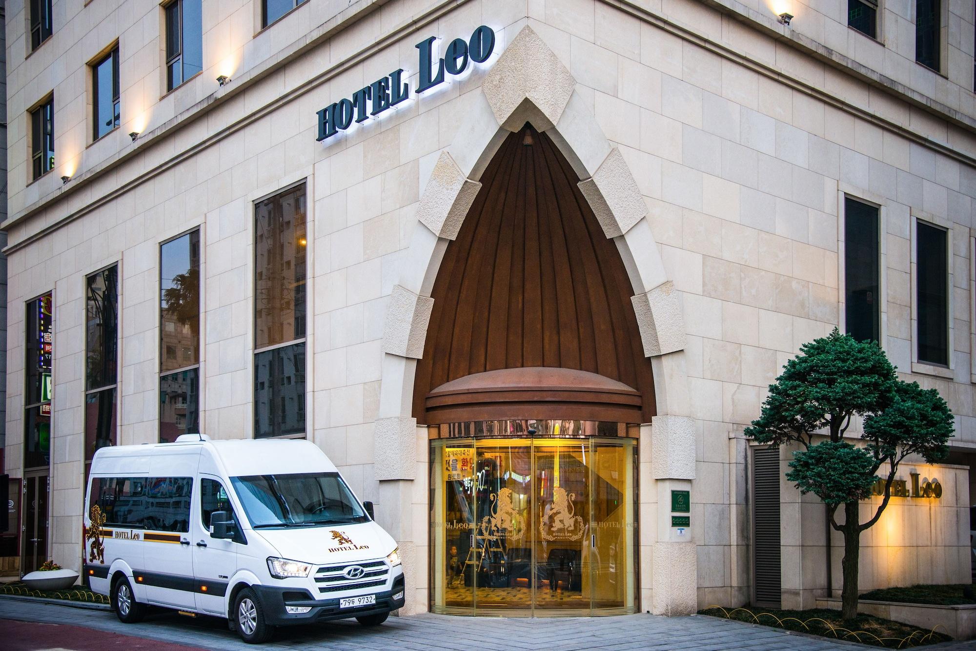 Vista Exterior Hotel Leo