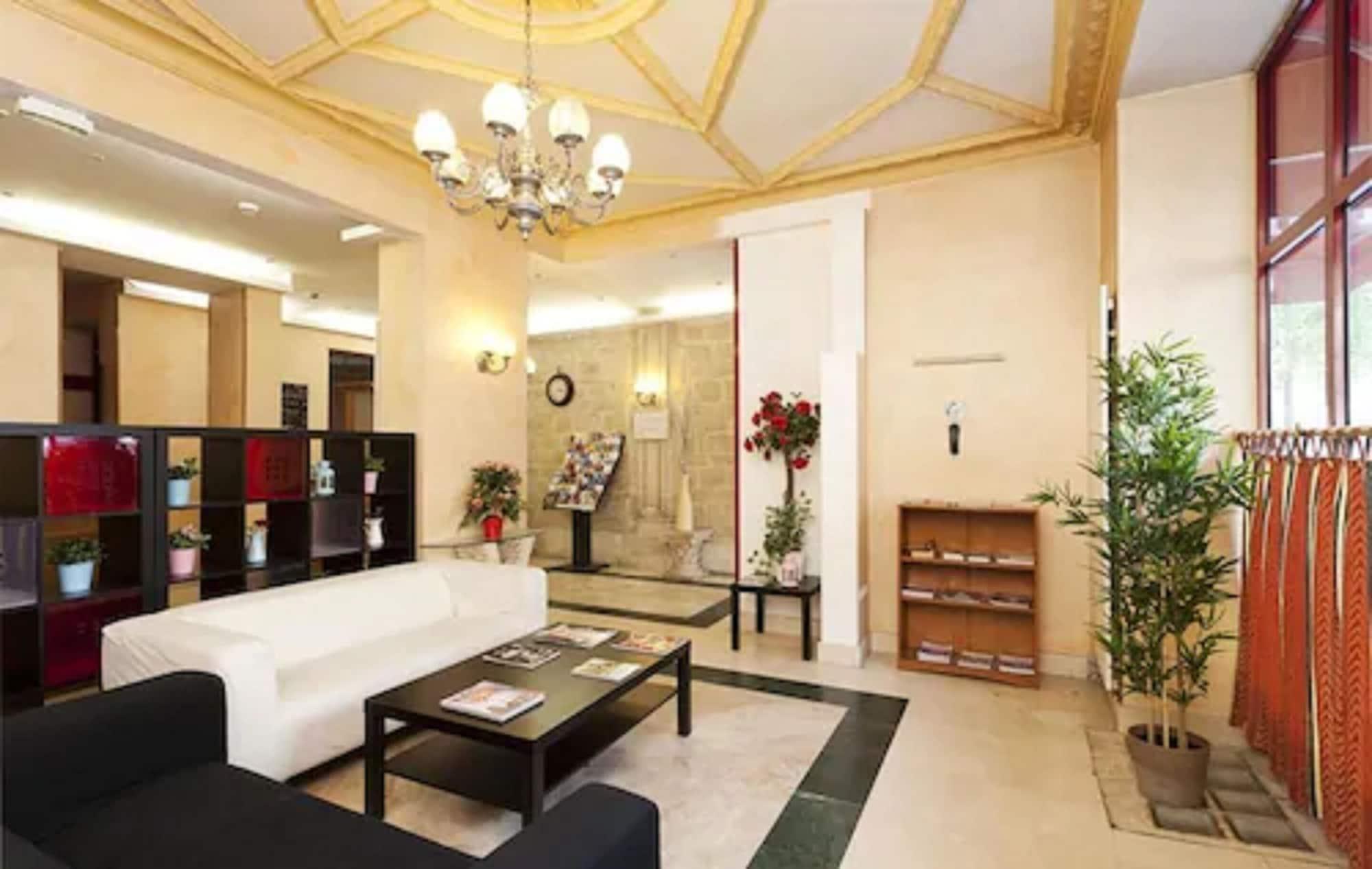 Varios Hotel Ferney République