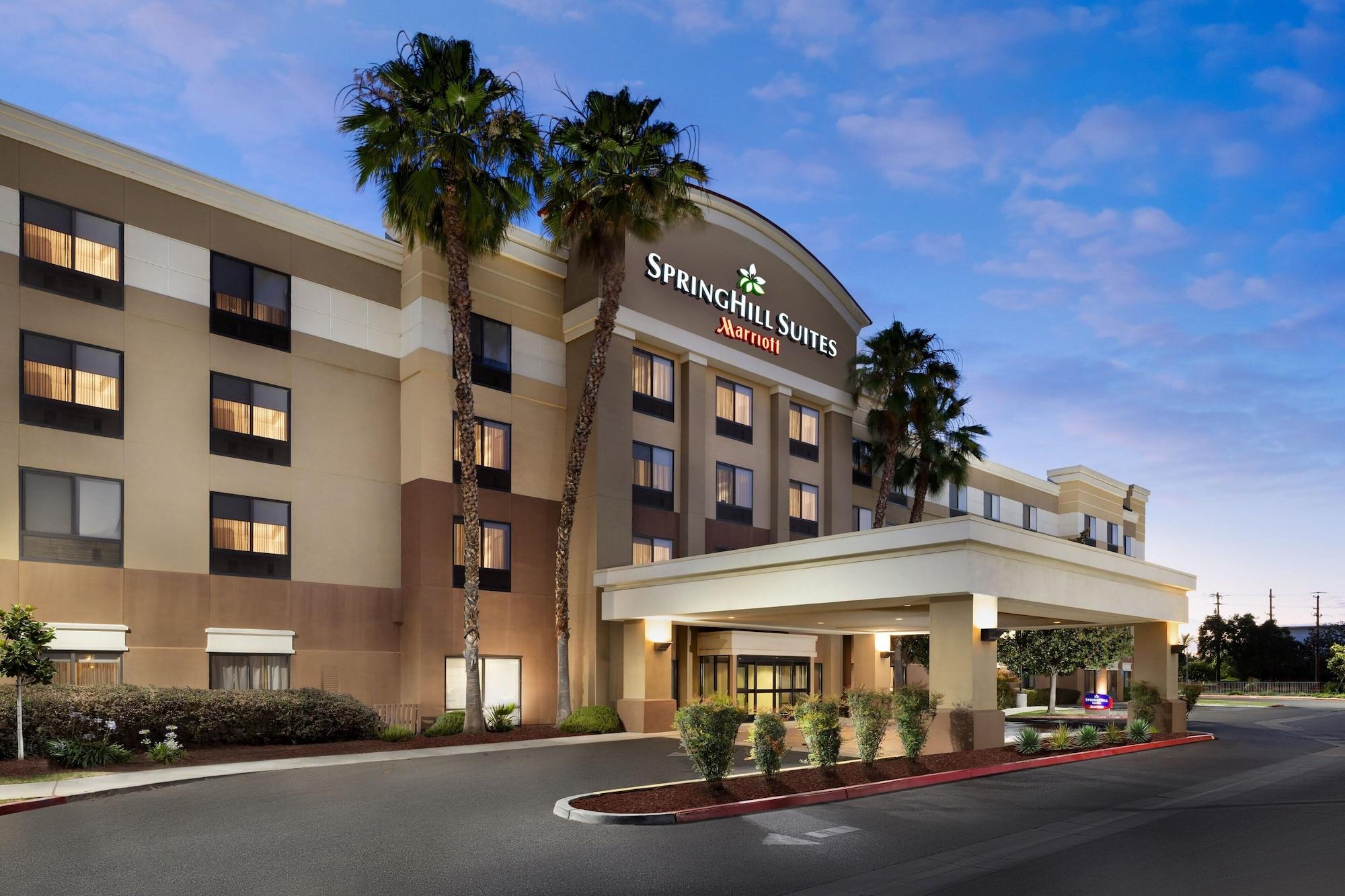 Vista Exterior SpringHill Suites by Marriott Fresno