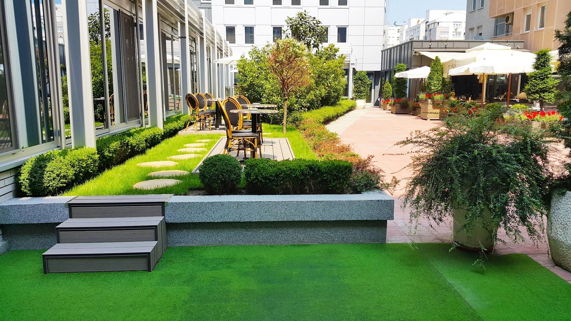 Vista Exterior In Hotel Belgrade