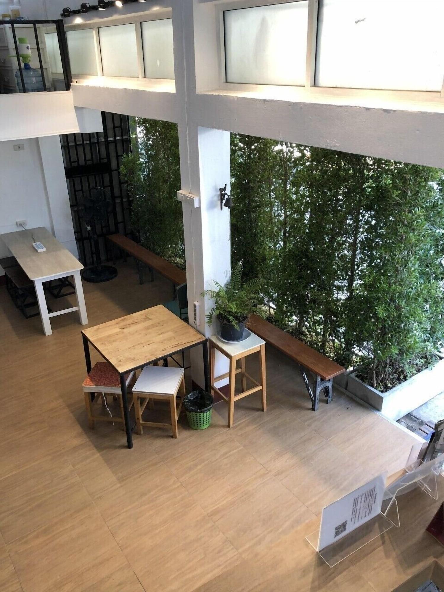 Vista Lobby Ploy Hostel