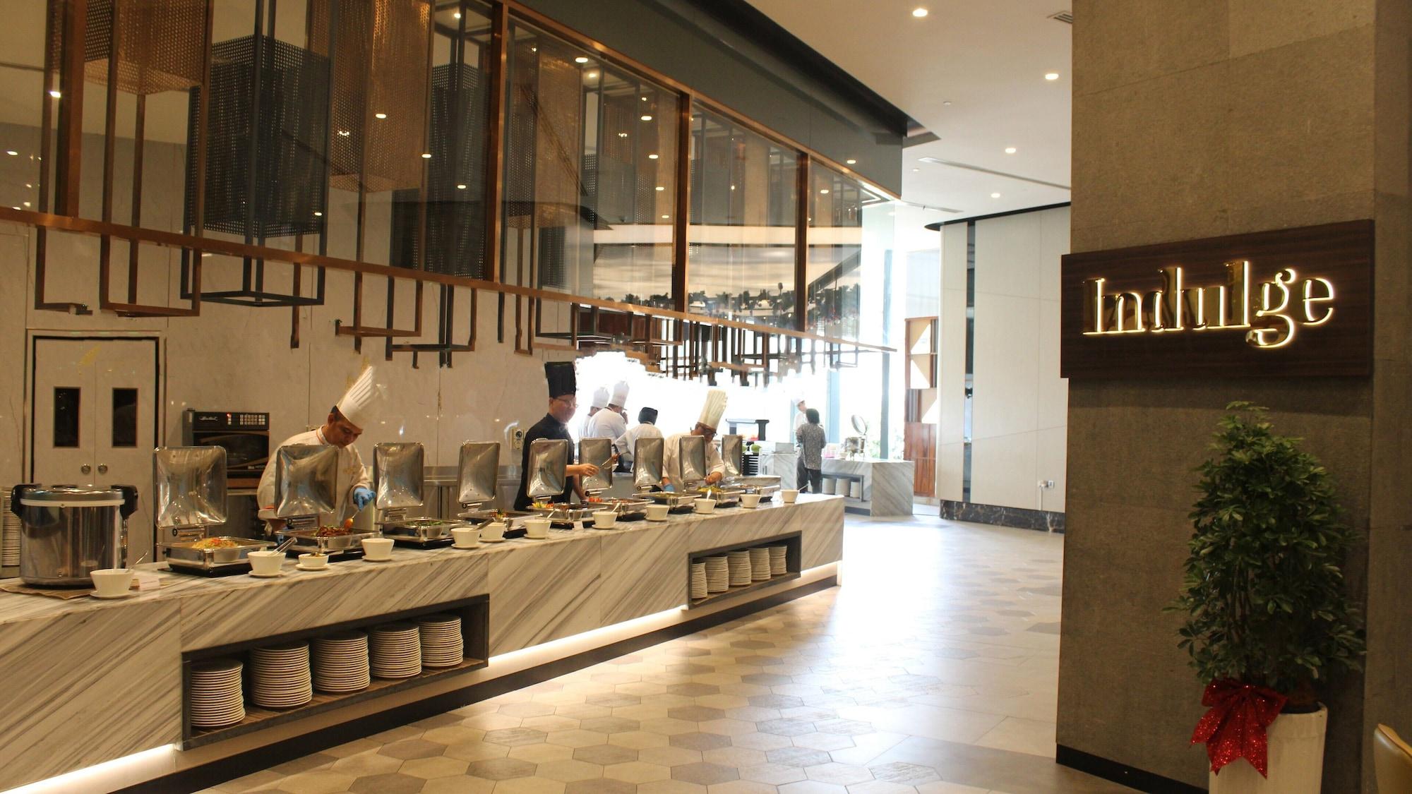 Restaurant M World Hotel