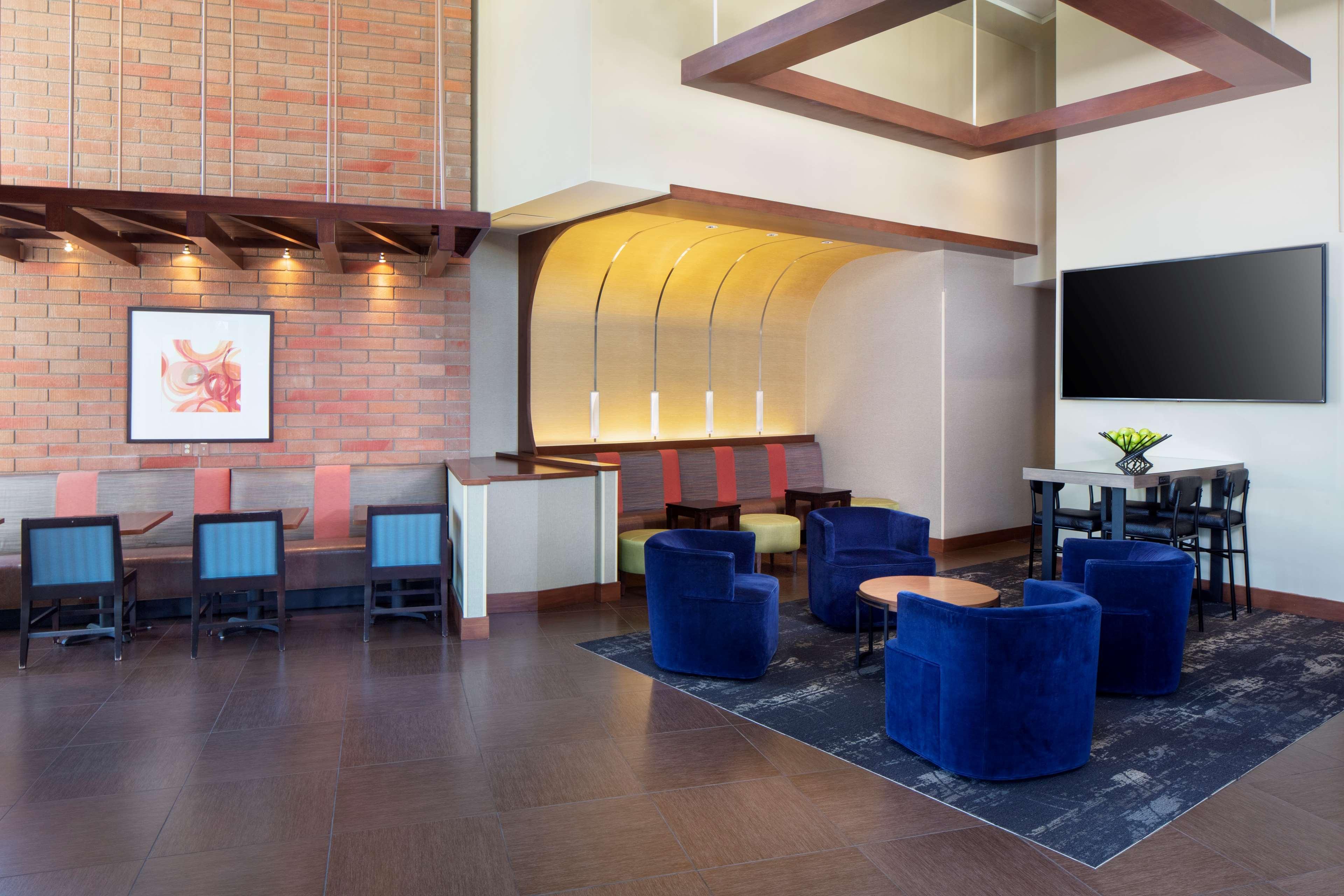 Vista Lobby Hyatt Place Phoenix/Mesa