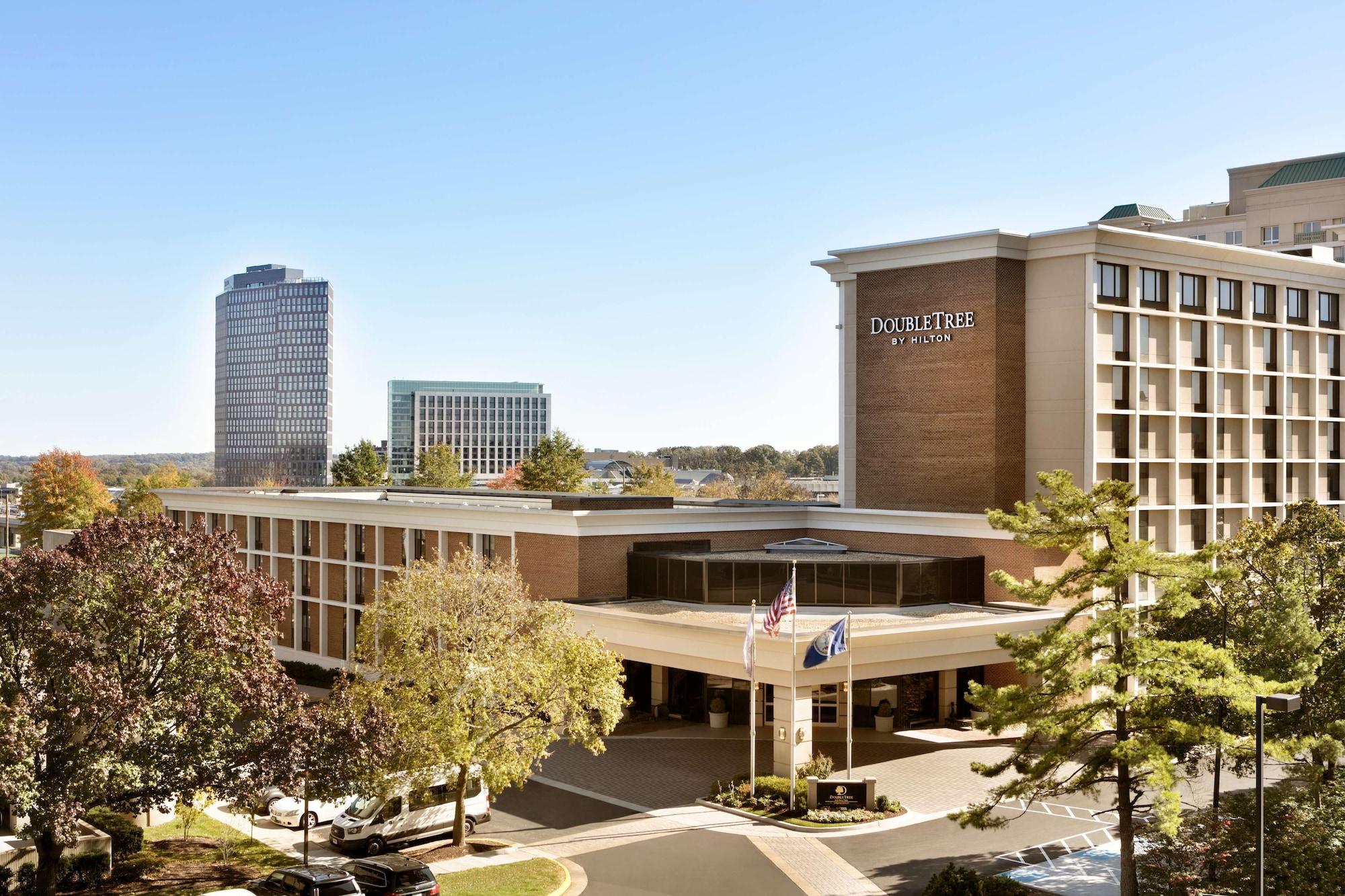Vista Exterior Doubletree by Hilton McLean Tysons