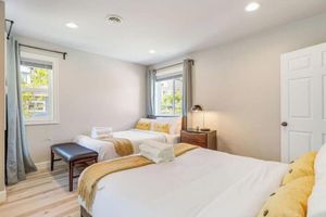 Alquiler Vacacional - Renovated Magnolia 5 BR Home w/ Outdoor Space