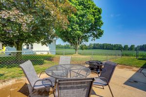 Alquiler Vacacional - Ohio Farmhouse Retreat w/ Fire Pit & Patio