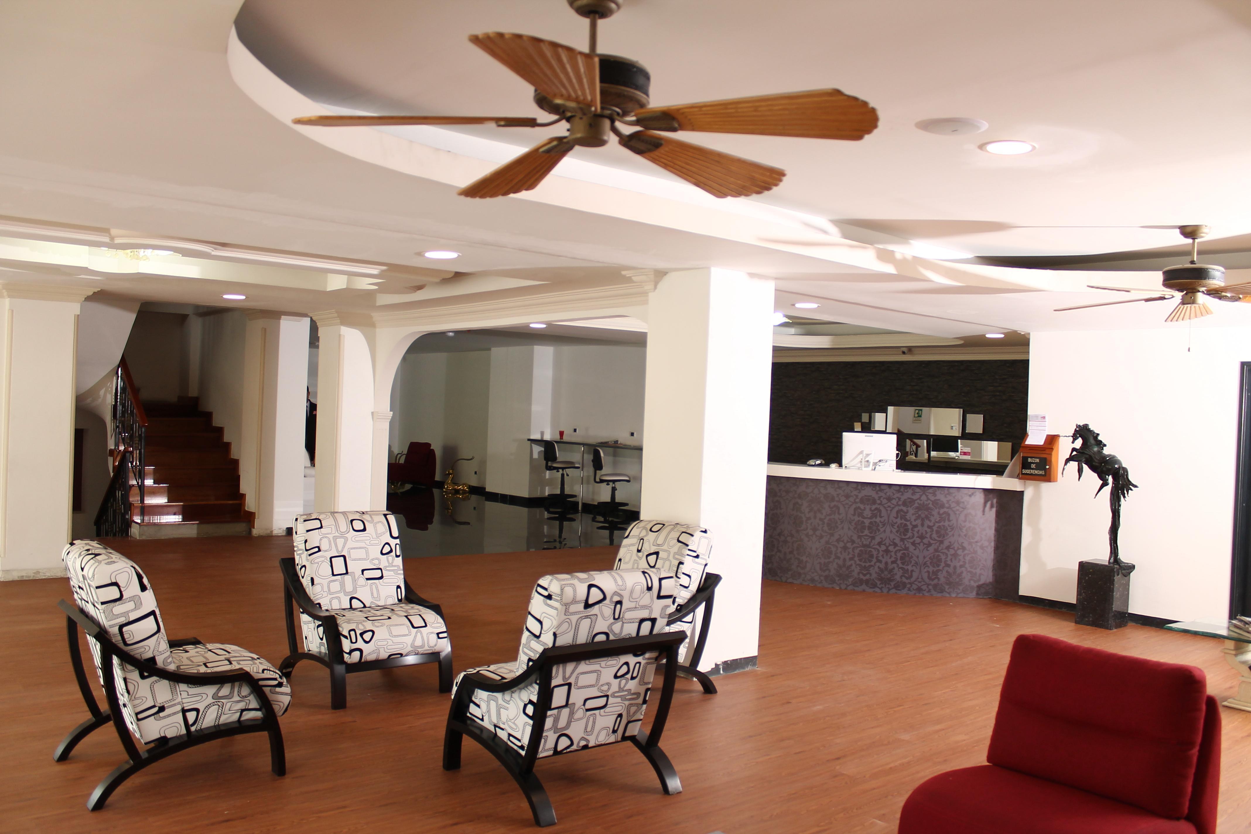 Vista Lobby Top Deck Hotel