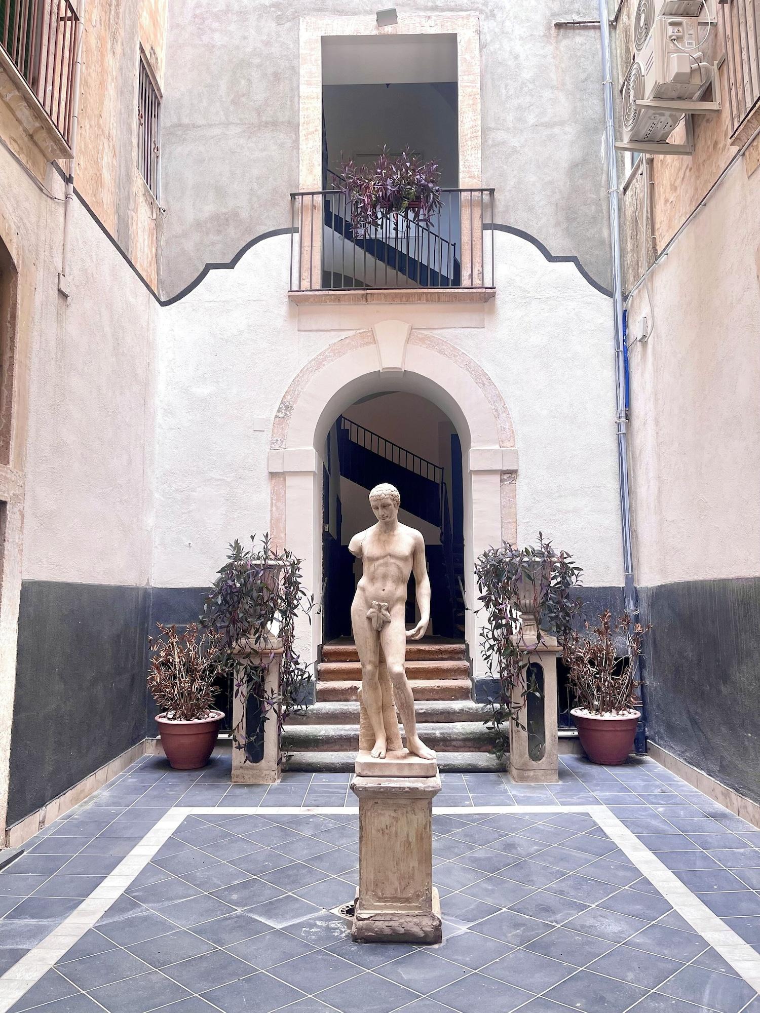 Vista Exterior Flame B&B - Elegant Rooms