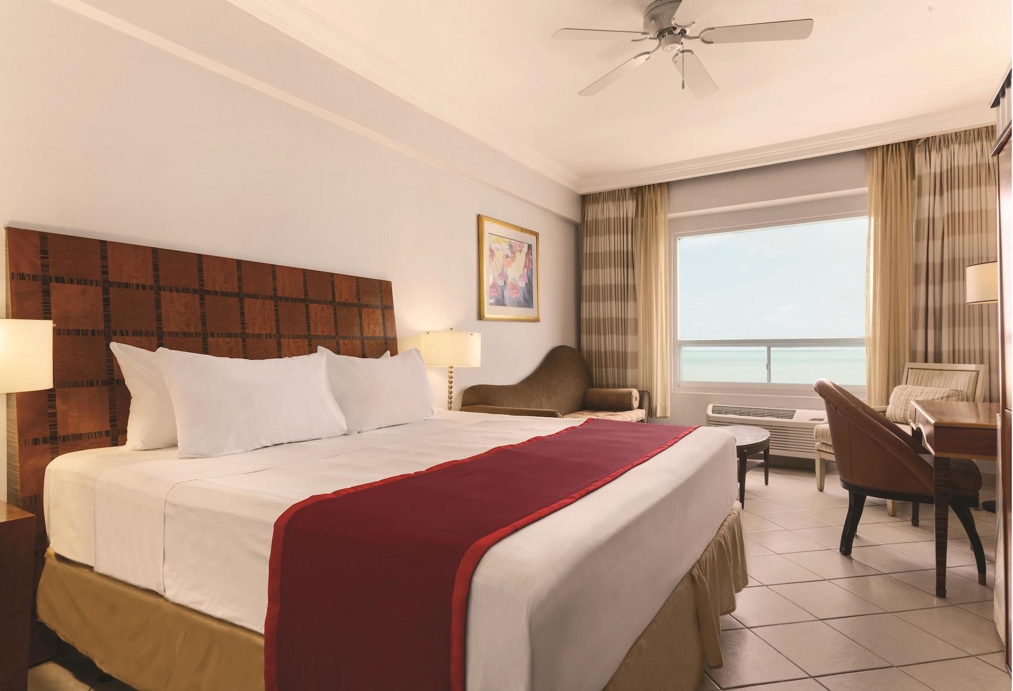 Habitación Ramada Belize City Princess Hotel