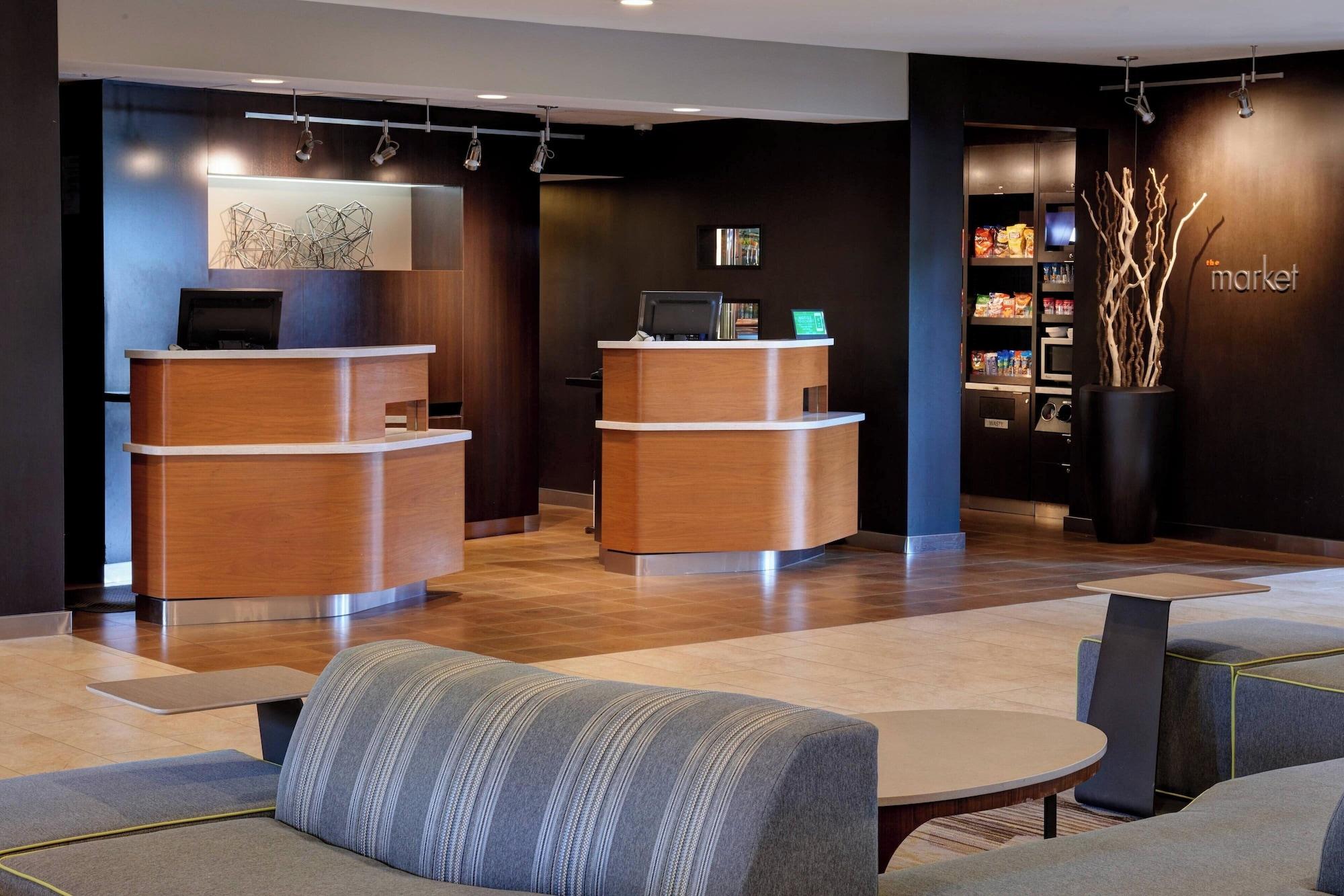 Vista Lobby Courtyard by Marriott Detroit Dearborn