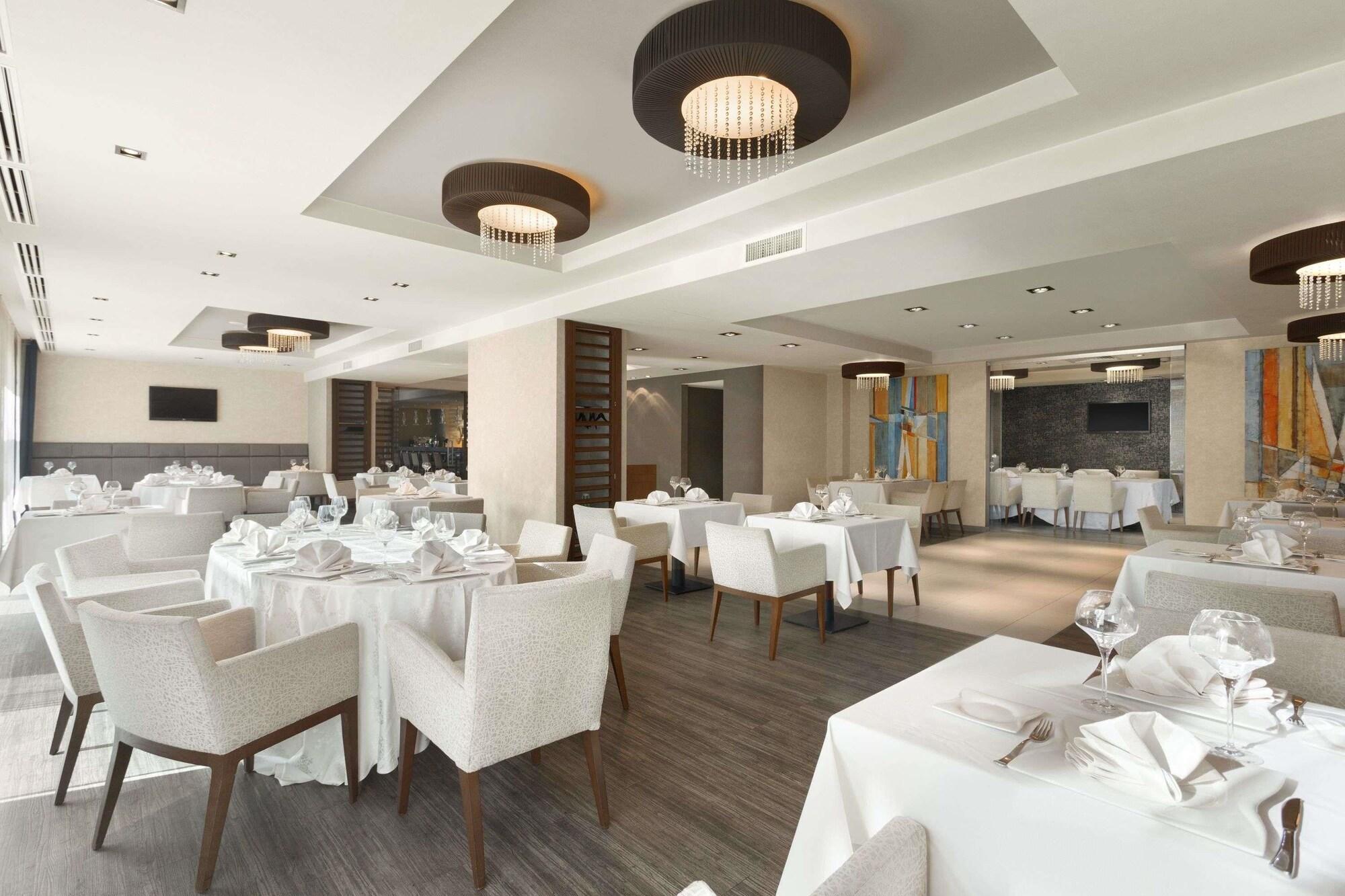 Restaurant Ramada by Wyndham Pitesti