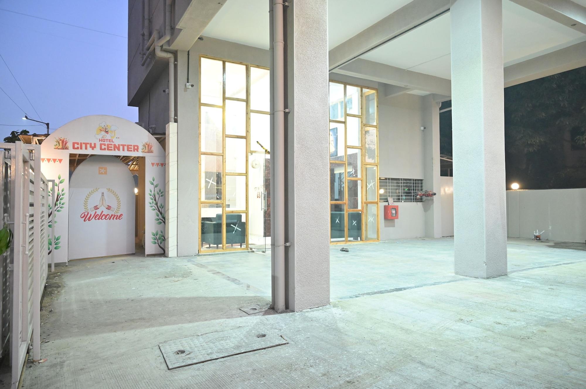 Vista Exterior Hotel City Center Executive Magarpatta