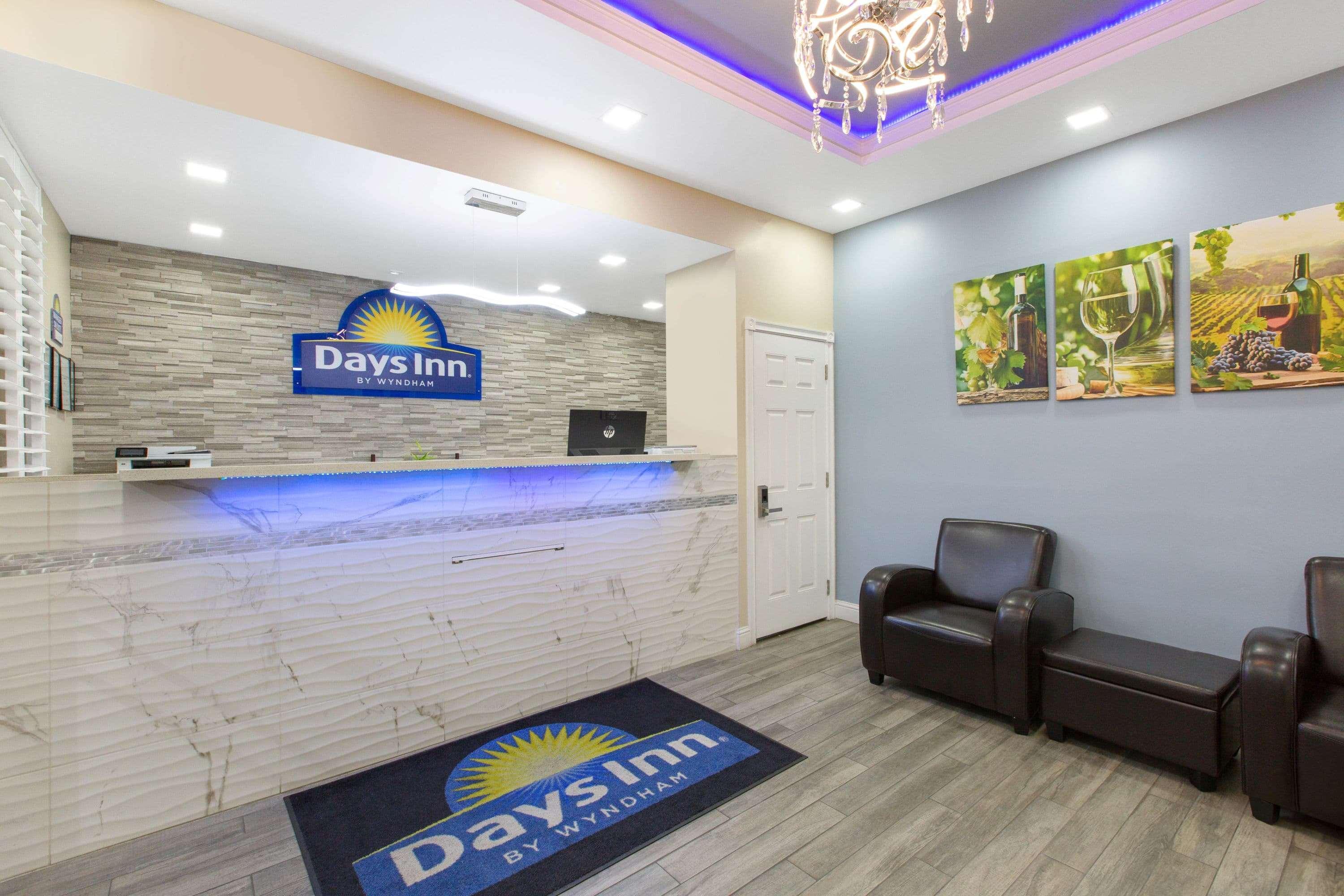 Vista Lobby Days Inn by Wyndham Ukiah