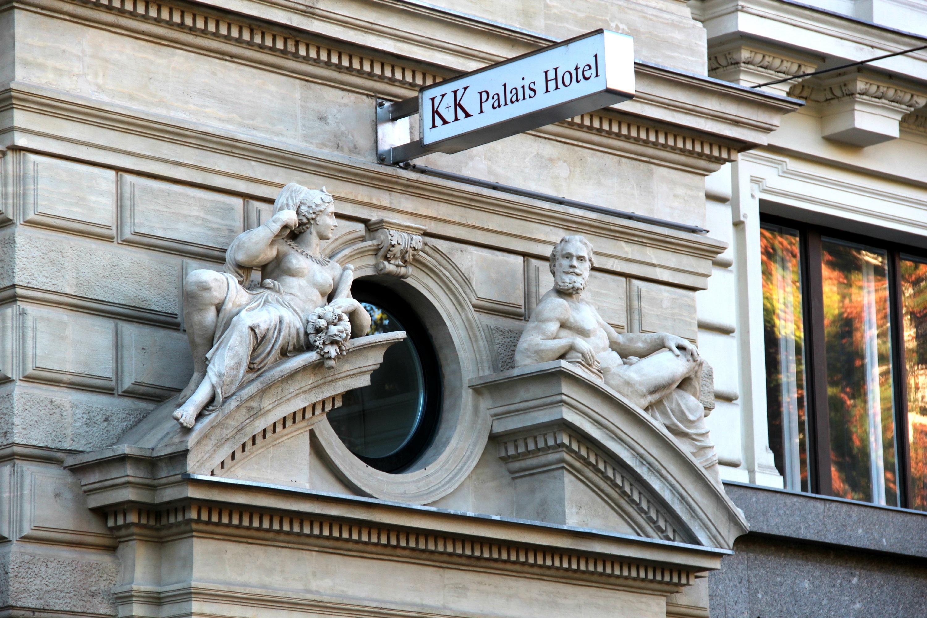 Vista da fachada K+K Palais