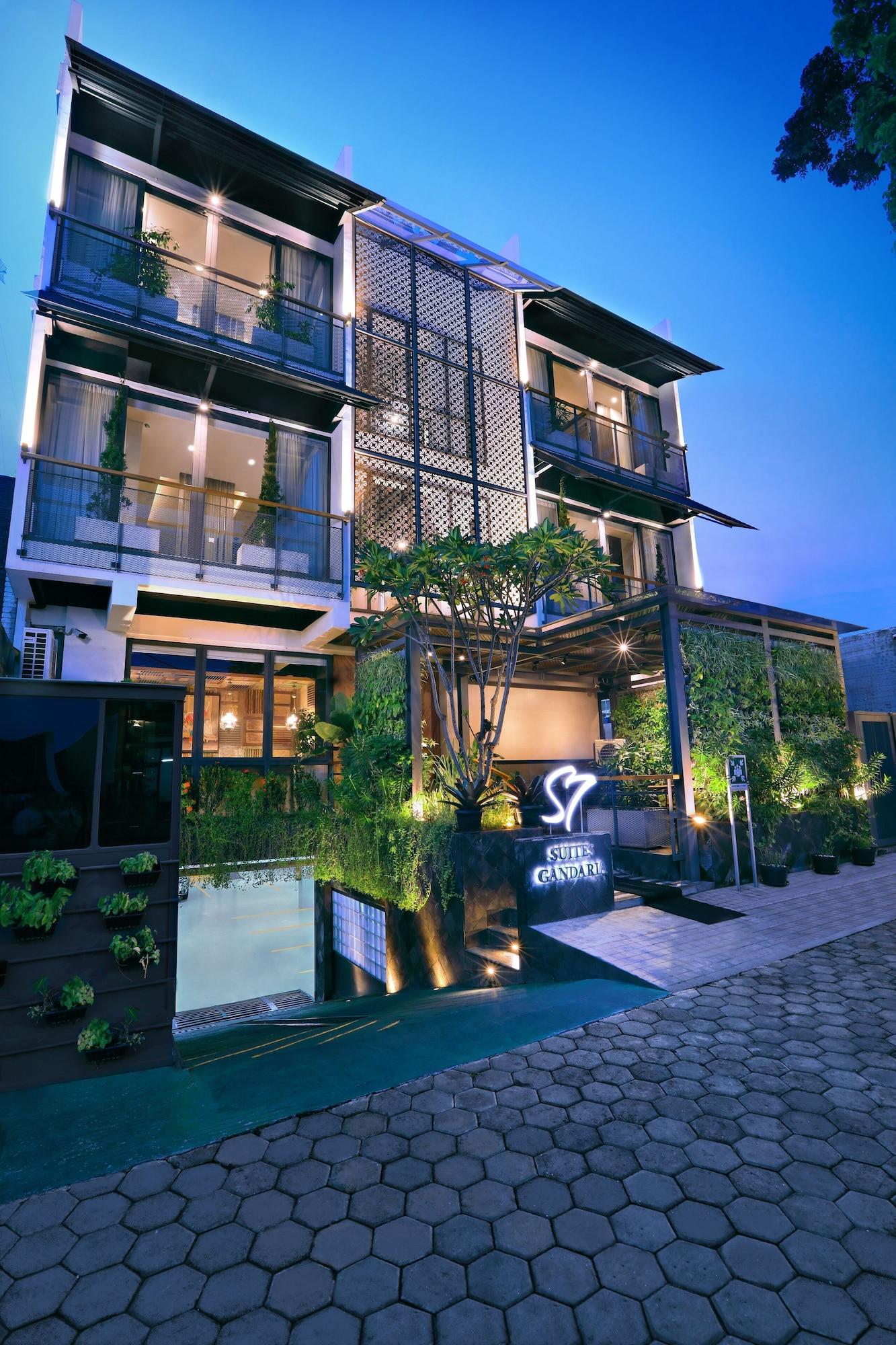 Vista Exterior S7 Suites Gandaria
